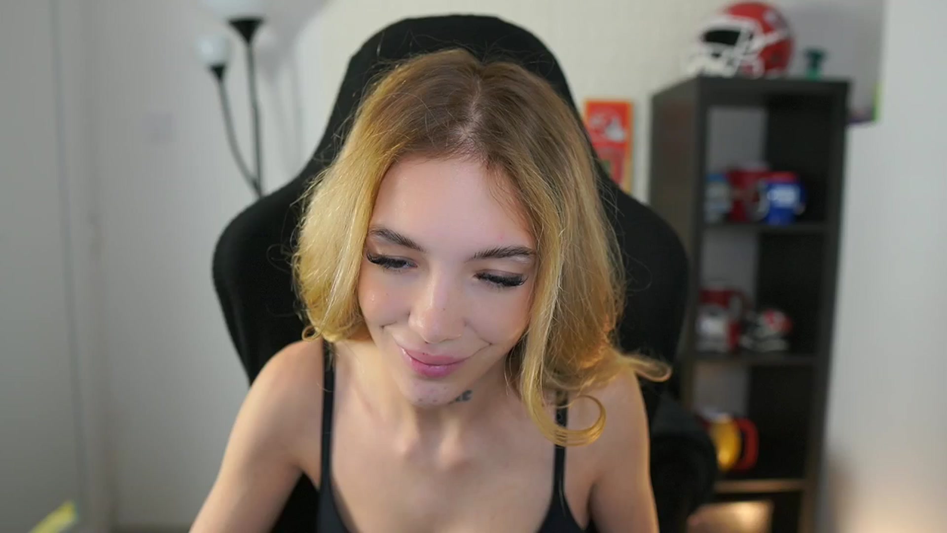 Gallery image thumbnail from Alexxisky's myfreecams stream on, 10/02/2025, 15:01 image 12 of 20