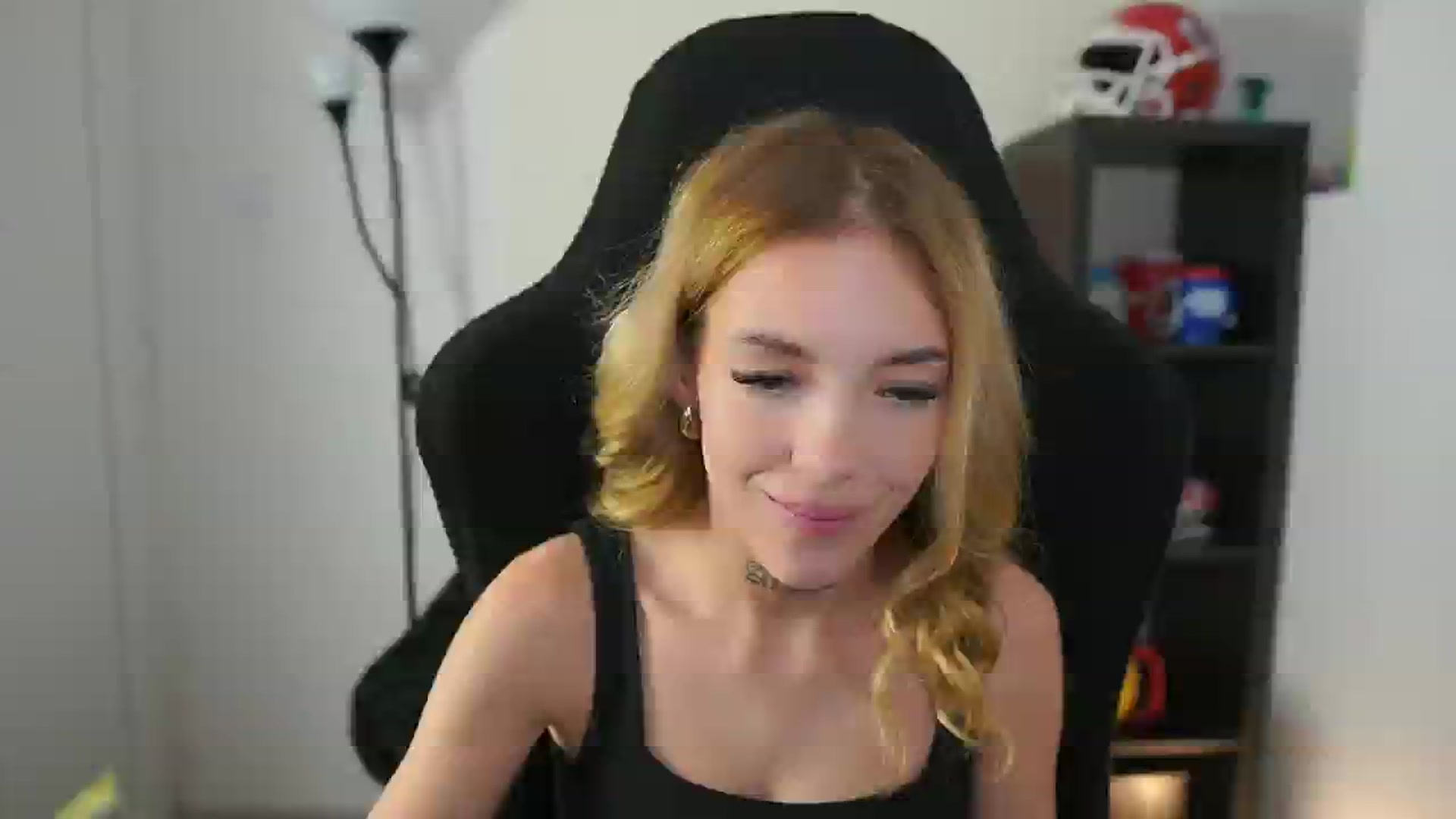 Gallery image thumbnail from Alexxisky's myfreecams stream on, 10/02/2025, 18:03 image 3 of 20