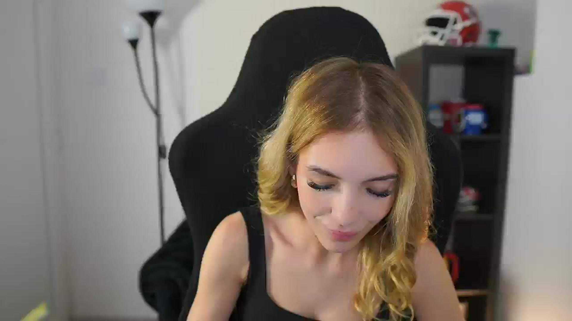 Gallery image thumbnail from Alexxisky's myfreecams stream on, 10/02/2025, 18:03 image 12 of 20
