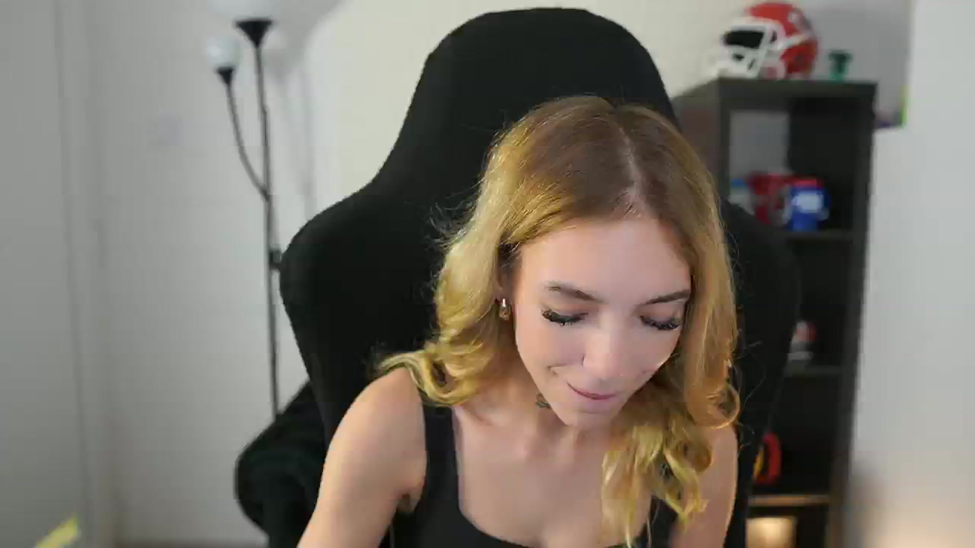 Gallery image thumbnail from Alexxisky's myfreecams stream on, 10/02/2025, 18:03 image 4 of 20
