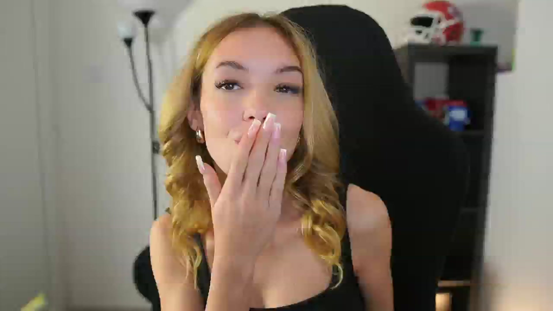Gallery image thumbnail from Alexxisky's myfreecams stream on, 10/02/2025, 18:03 image 2 of 20