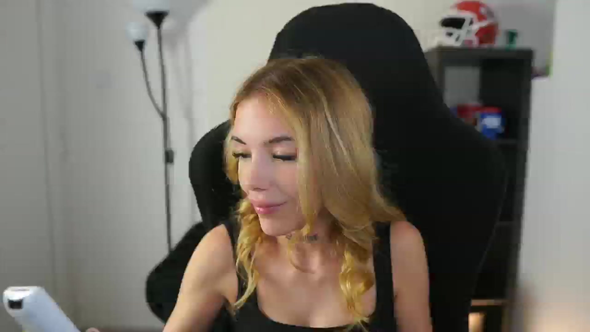 Gallery image thumbnail from Alexxisky's myfreecams stream on, 10/02/2025, 18:03 image 16 of 20