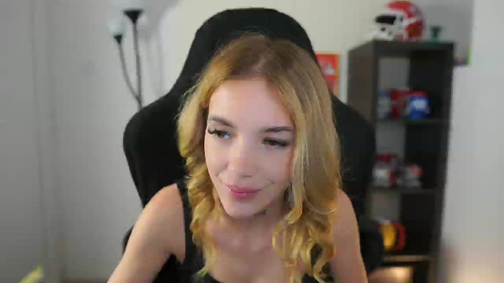 Gallery image thumbnail from Alexxisky's myfreecams stream on, 10/02/2025, 18:03 image 13 of 20