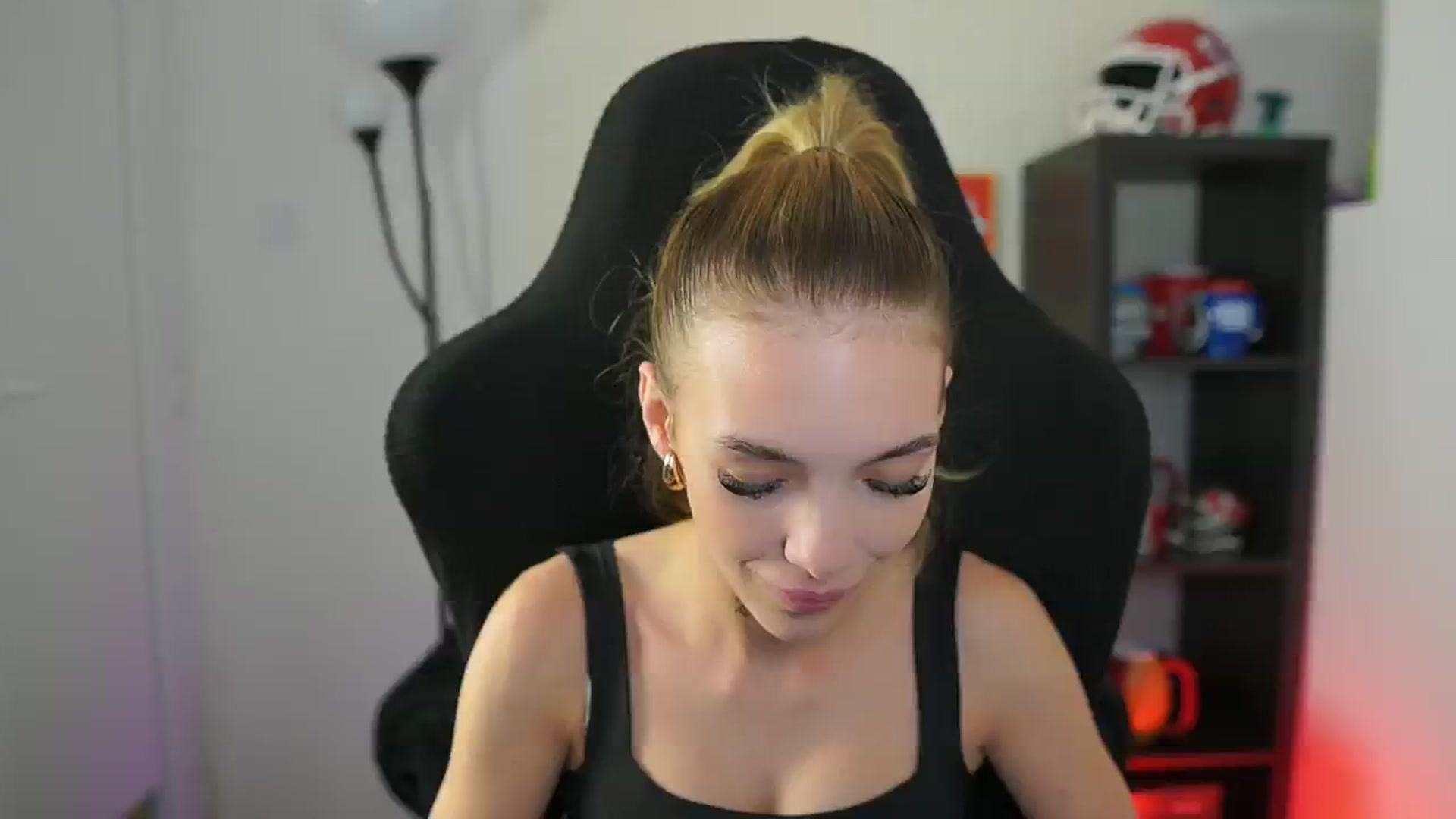 Gallery image thumbnail from Alexxisky's myfreecams stream on, 10/04/2025, 12:02 image 14 of 20