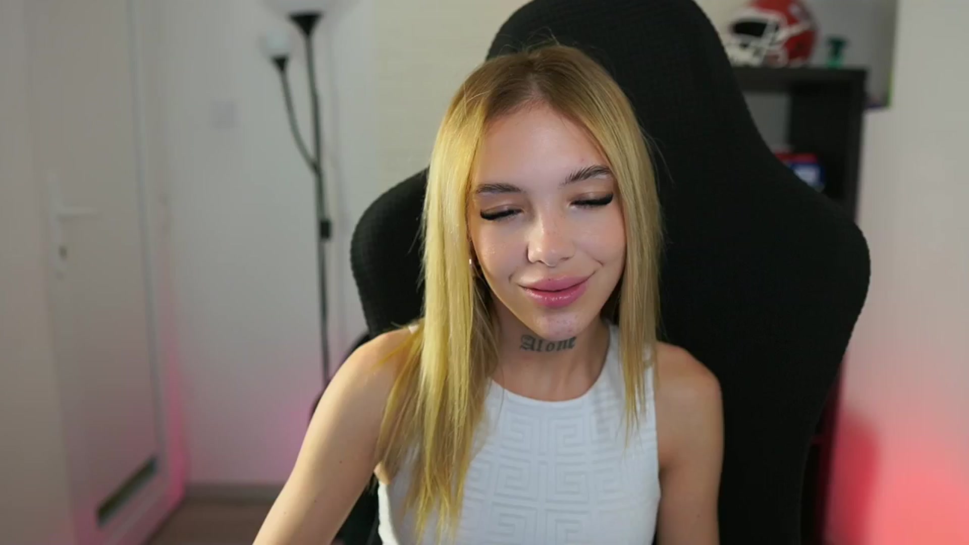 Gallery image thumbnail from Alexxisky's myfreecams stream on, 10/05/2025, 15:13 image 1 of 20