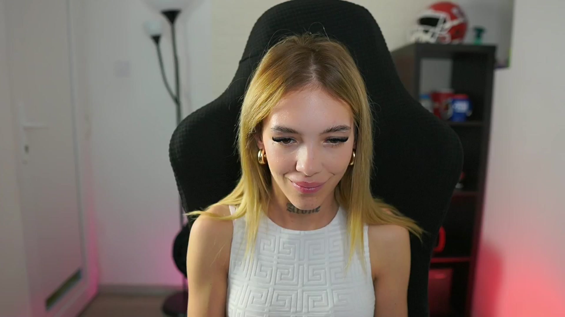 Gallery image thumbnail from Alexxisky's myfreecams stream on, 10/05/2025, 15:13 image 4 of 20