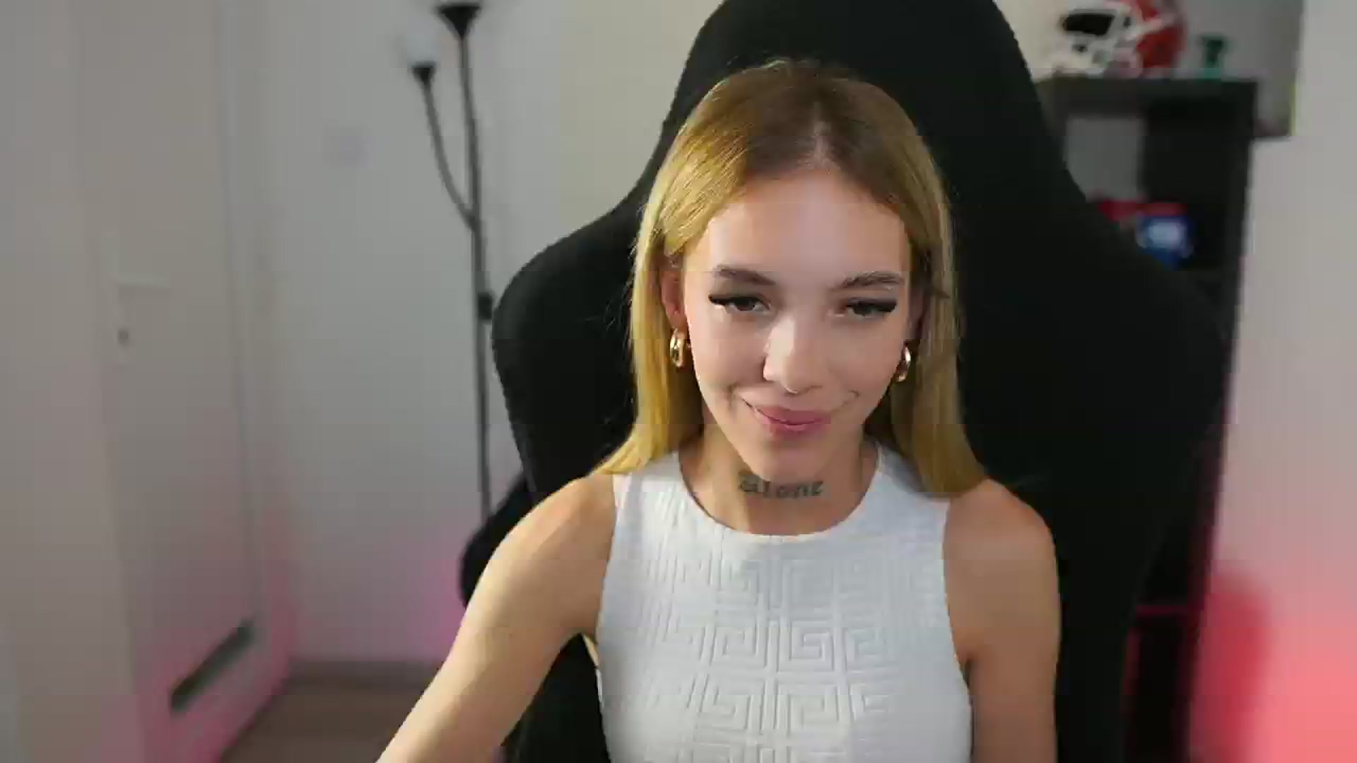 Gallery image thumbnail from Alexxisky's myfreecams stream on, 10/05/2025, 18:03 image 11 of 20