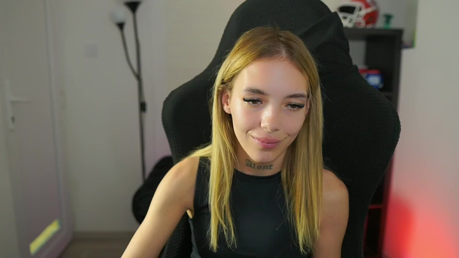 Gallery image thumbnail from Alexxisky's myfreecams stream on, 10/06/2025, 11:01 image 16 of 20