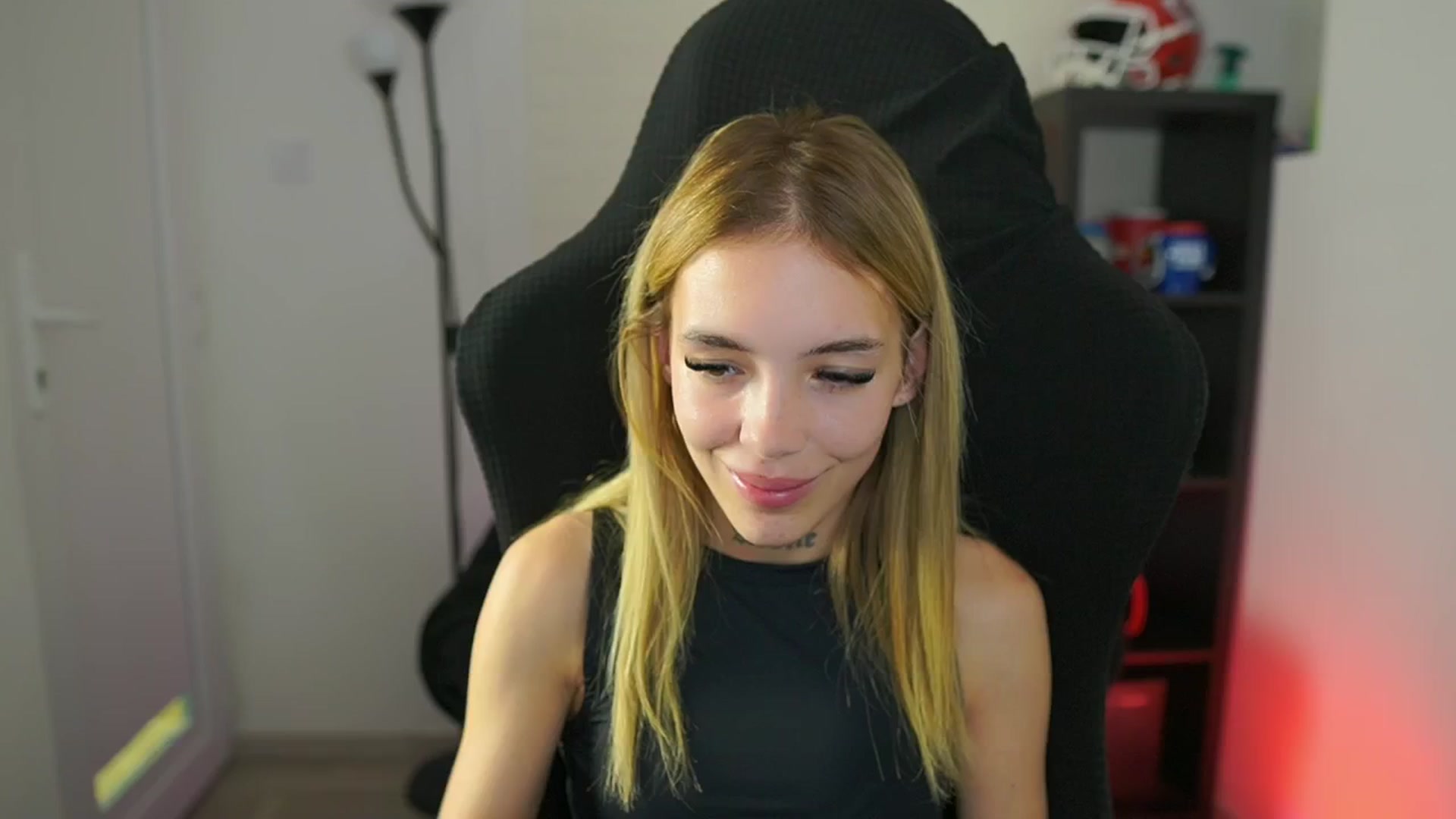 Gallery image thumbnail from Alexxisky's myfreecams stream on, 10/06/2025, 11:01 image 18 of 20