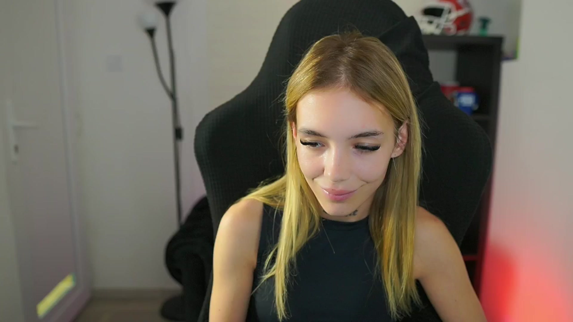 Gallery image thumbnail from Alexxisky's myfreecams stream on, 10/06/2025, 11:01 image 15 of 20