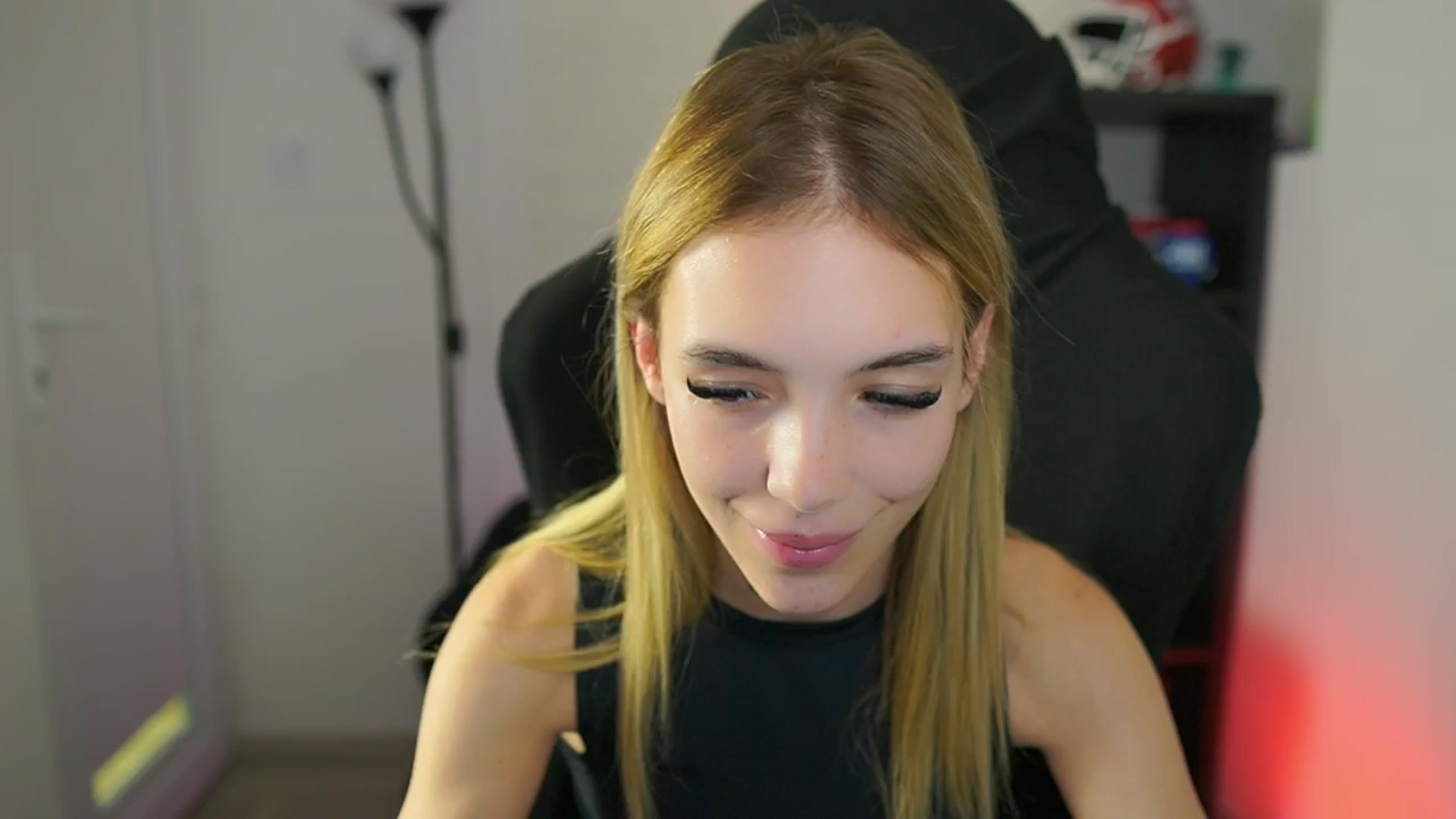 Gallery image thumbnail from Alexxisky's myfreecams stream on, 10/06/2025, 11:01 image 14 of 20