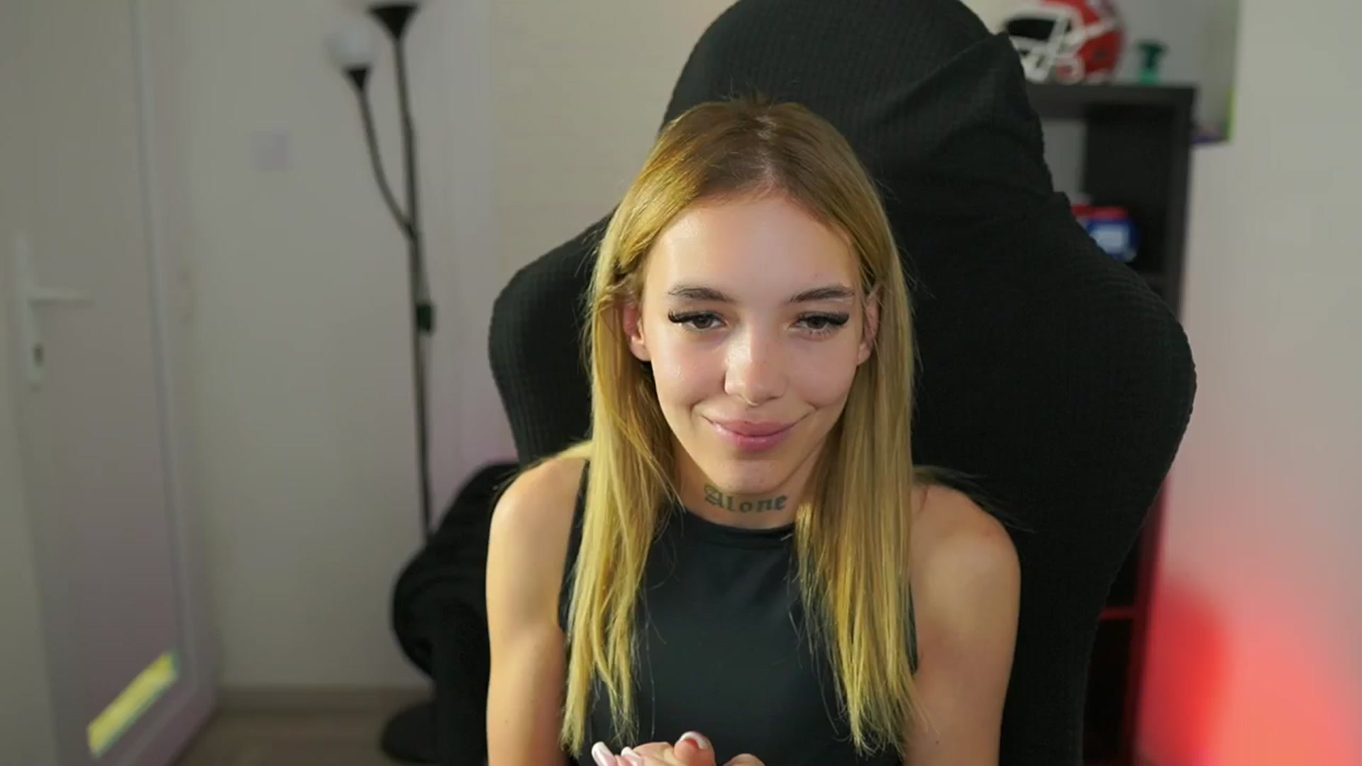 Gallery image thumbnail from Alexxisky's myfreecams stream on, 10/06/2025, 11:01 image 17 of 20