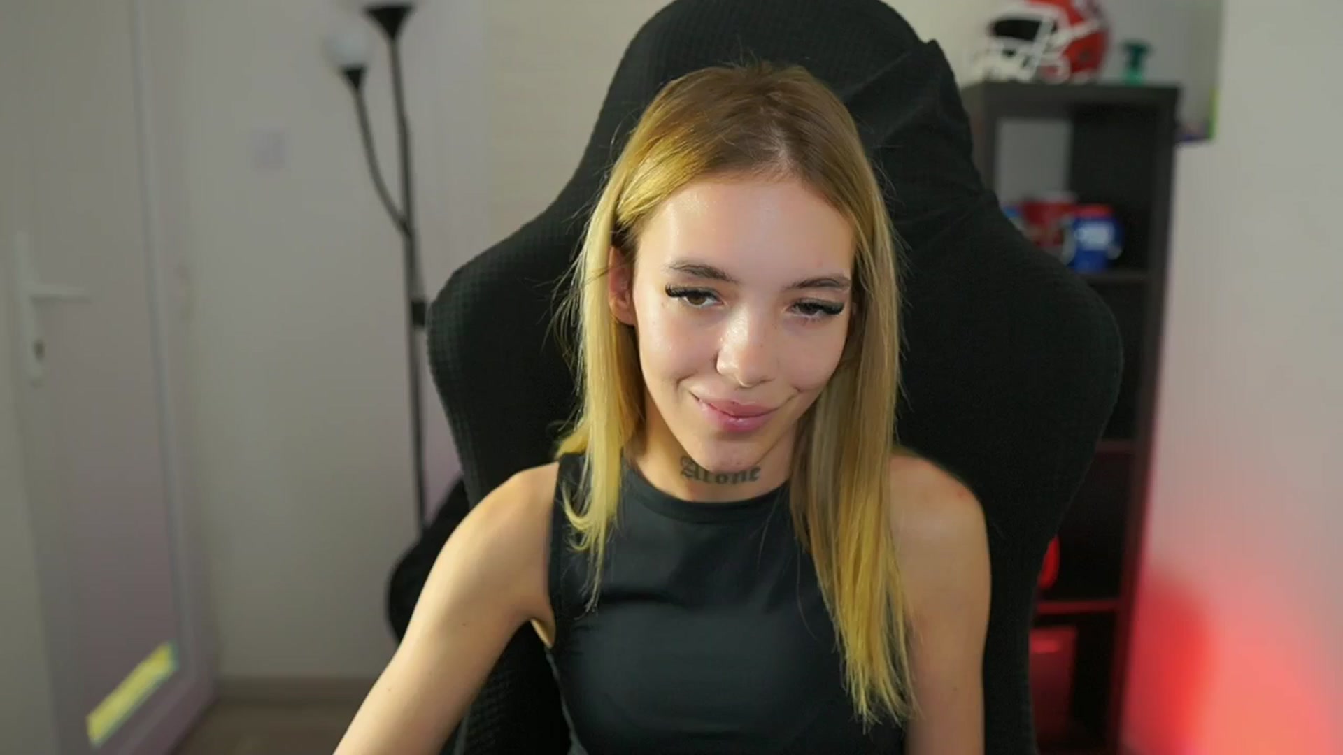 Gallery image thumbnail from Alexxisky's myfreecams stream on, 10/06/2025, 11:01 image 8 of 20