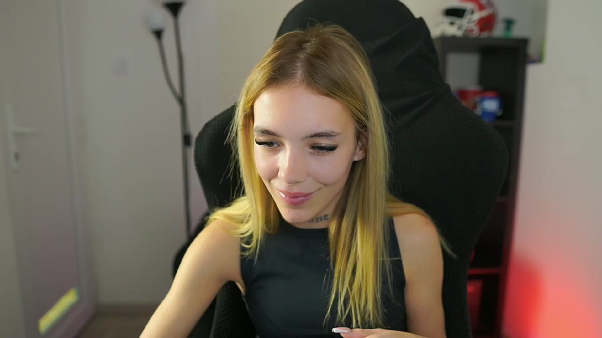Gallery image thumbnail from Alexxisky's myfreecams stream on, 10/06/2025, 11:01 image 3 of 20