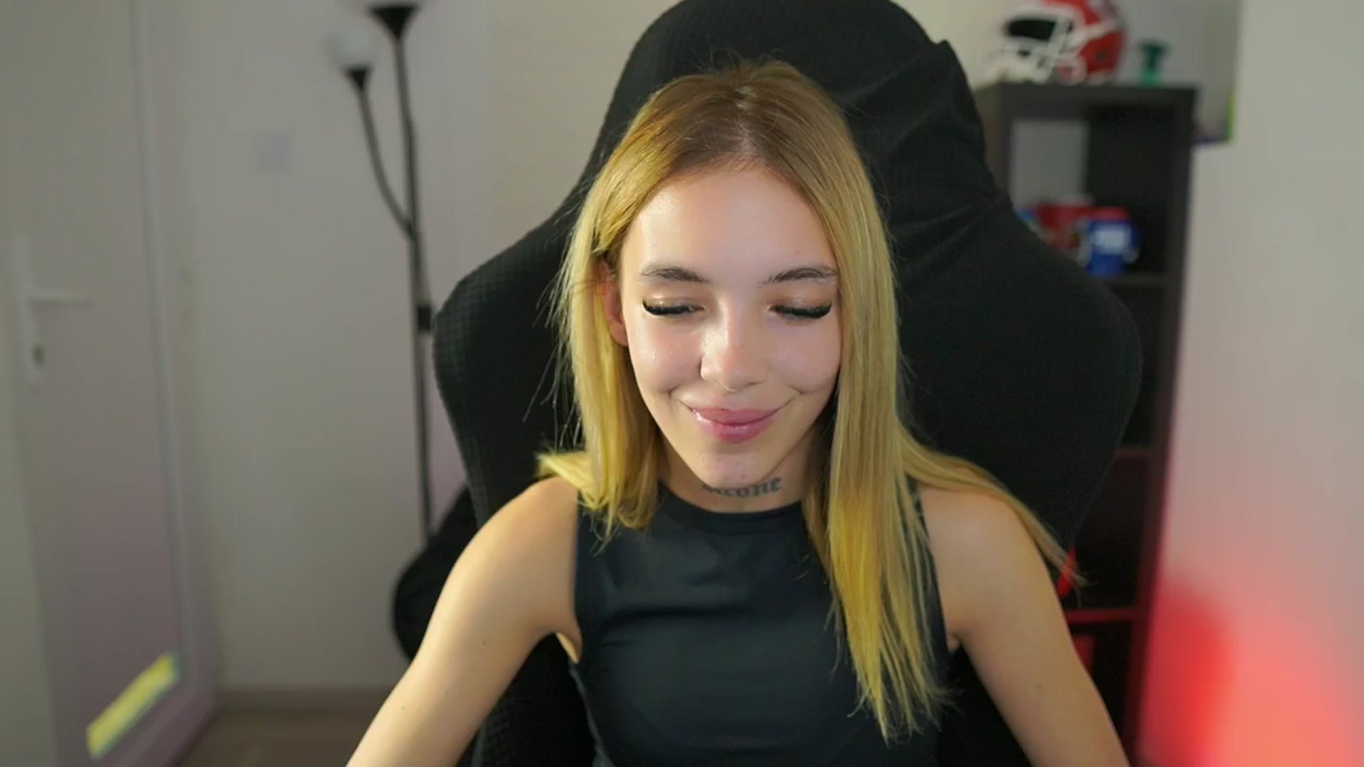 Gallery image thumbnail from Alexxisky's myfreecams stream on, 10/06/2025, 11:01 image 2 of 20