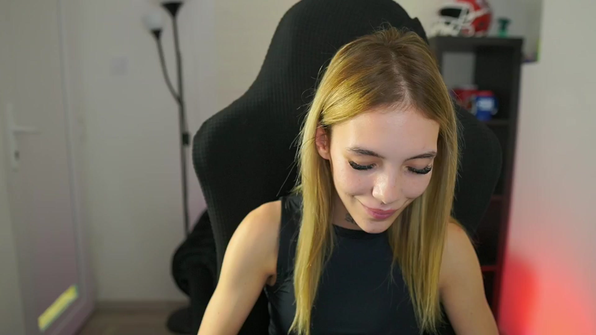 Gallery image thumbnail from Alexxisky's myfreecams stream on, 10/06/2025, 11:01 image 4 of 20