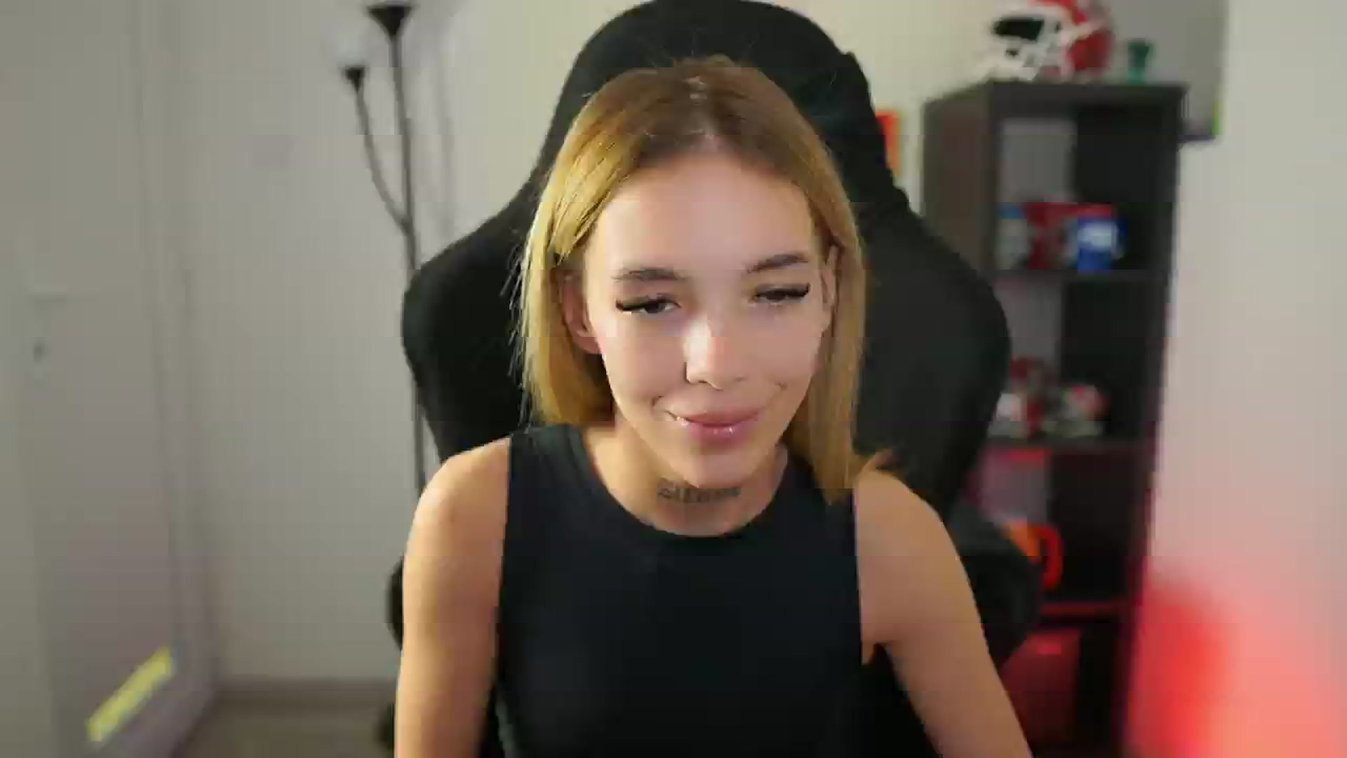 Gallery image thumbnail from Alexxisky's myfreecams stream on, 10/06/2025, 11:43 image 15 of 20