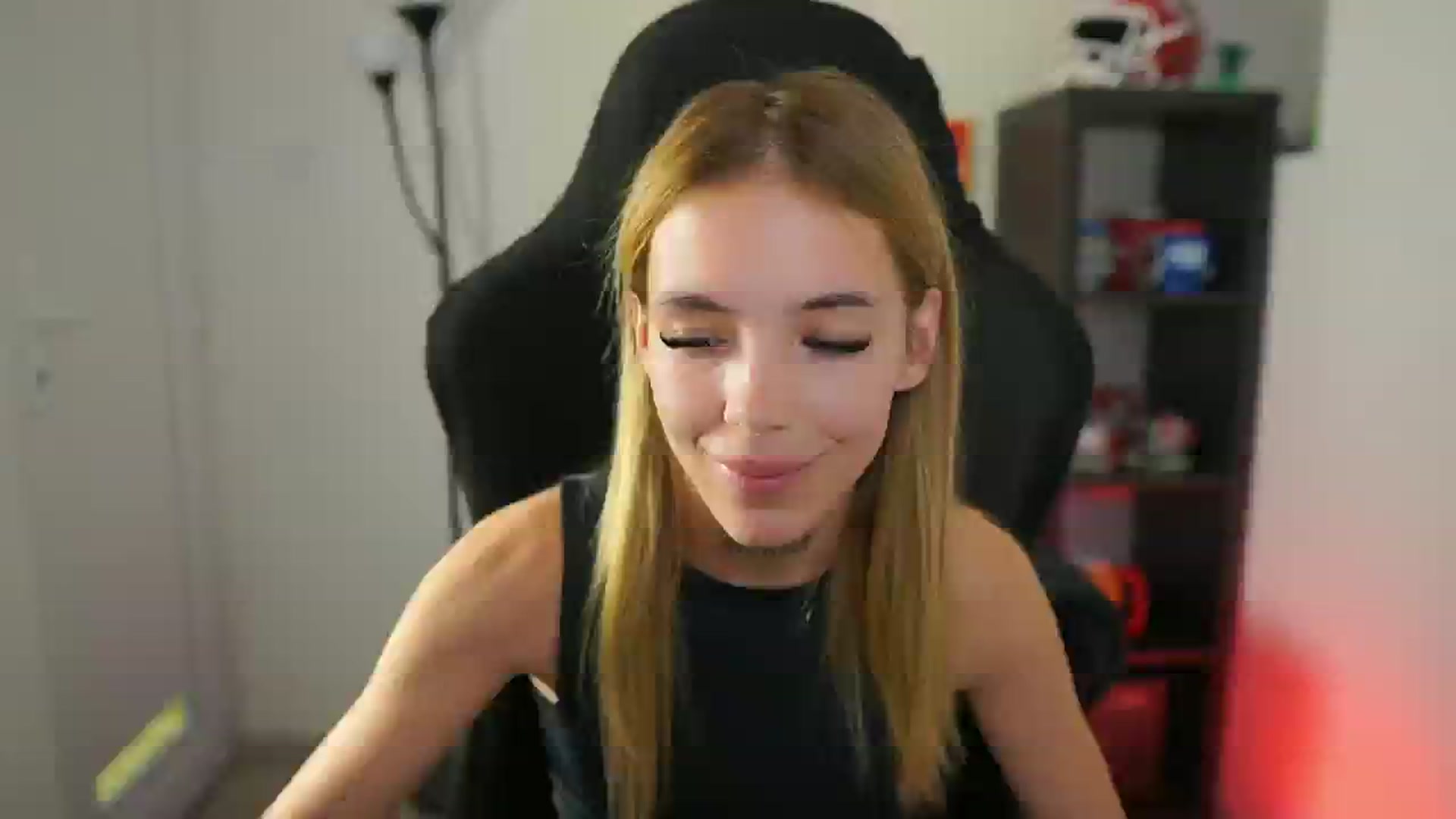 Gallery image thumbnail from Alexxisky's myfreecams stream on, 10/06/2025, 11:43 image 13 of 20
