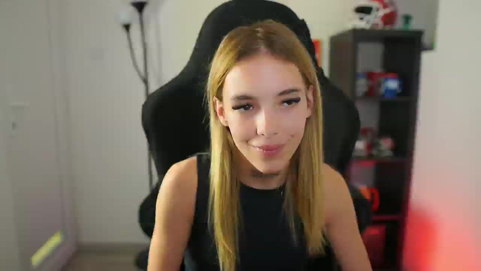 Gallery image thumbnail from Alexxisky's myfreecams stream on, 10/06/2025, 11:43 image 14 of 20