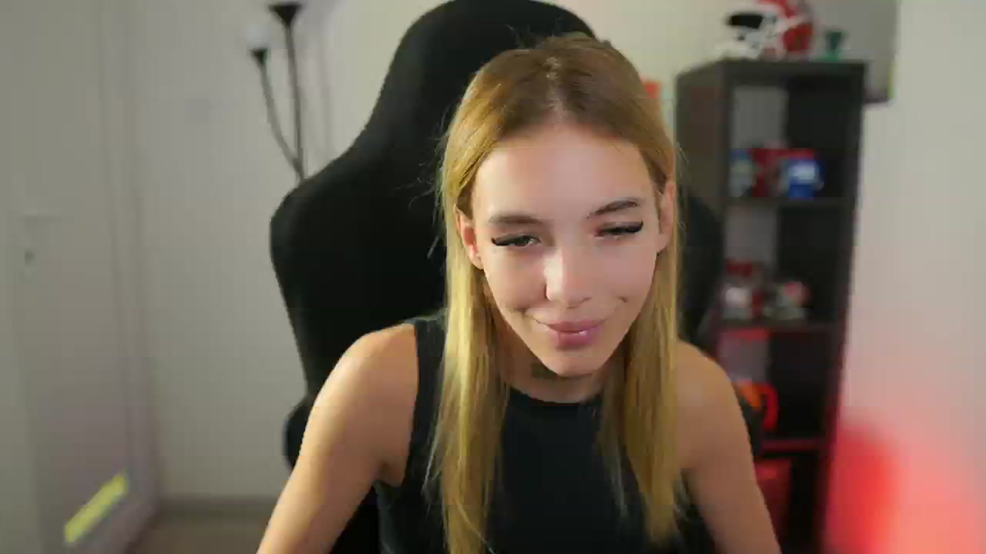 Gallery image thumbnail from Alexxisky's myfreecams stream on, 10/06/2025, 11:43 image 12 of 20
