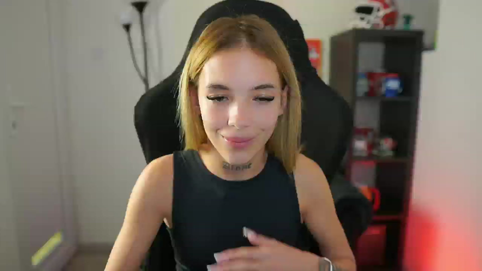 Gallery image thumbnail from Alexxisky's myfreecams stream on, 10/06/2025, 11:43 image 16 of 20