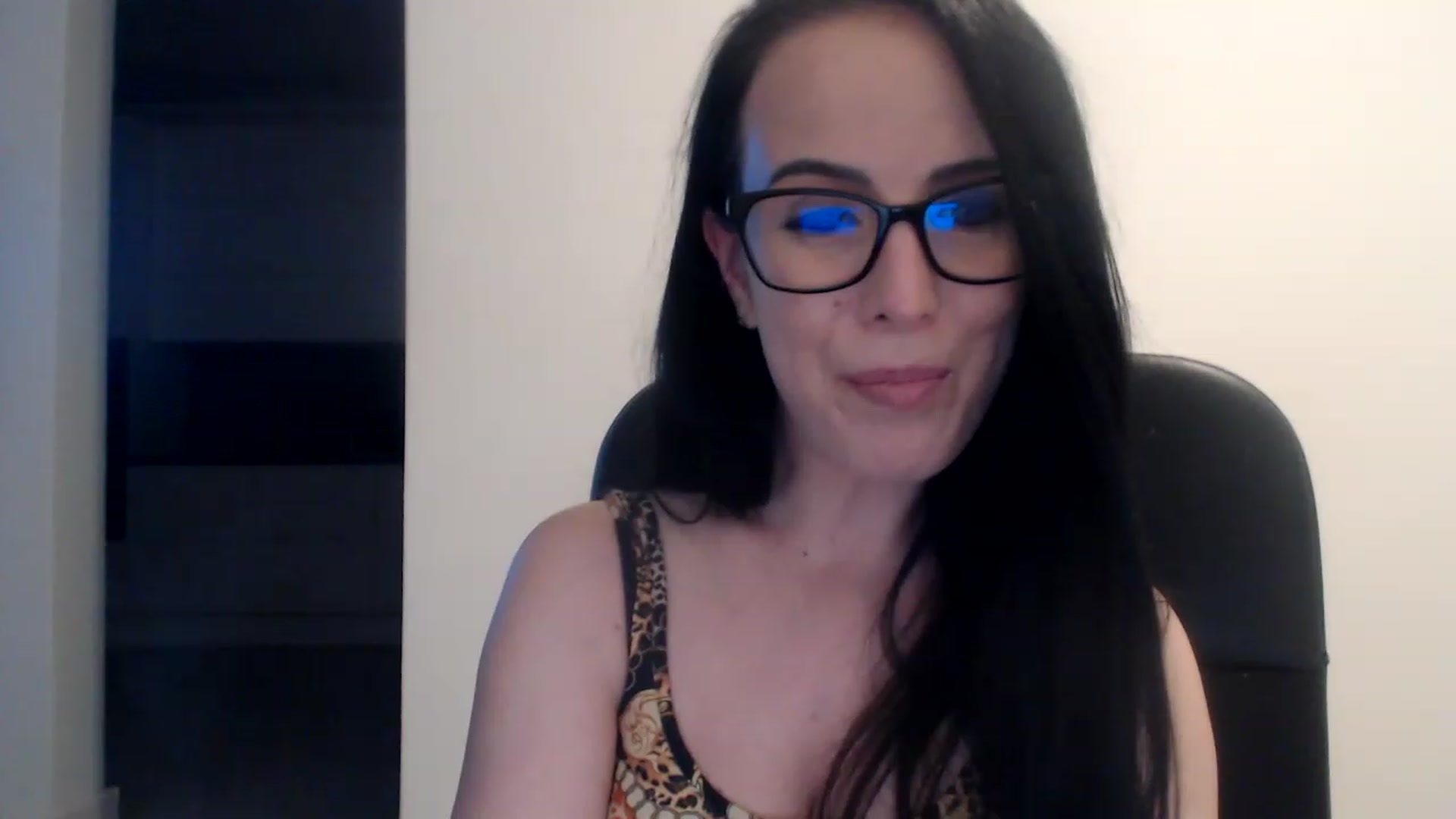 Gallery image thumbnail from Alexys23's myfreecams stream on, 11/28/2022, 04:41 image 3 of 20