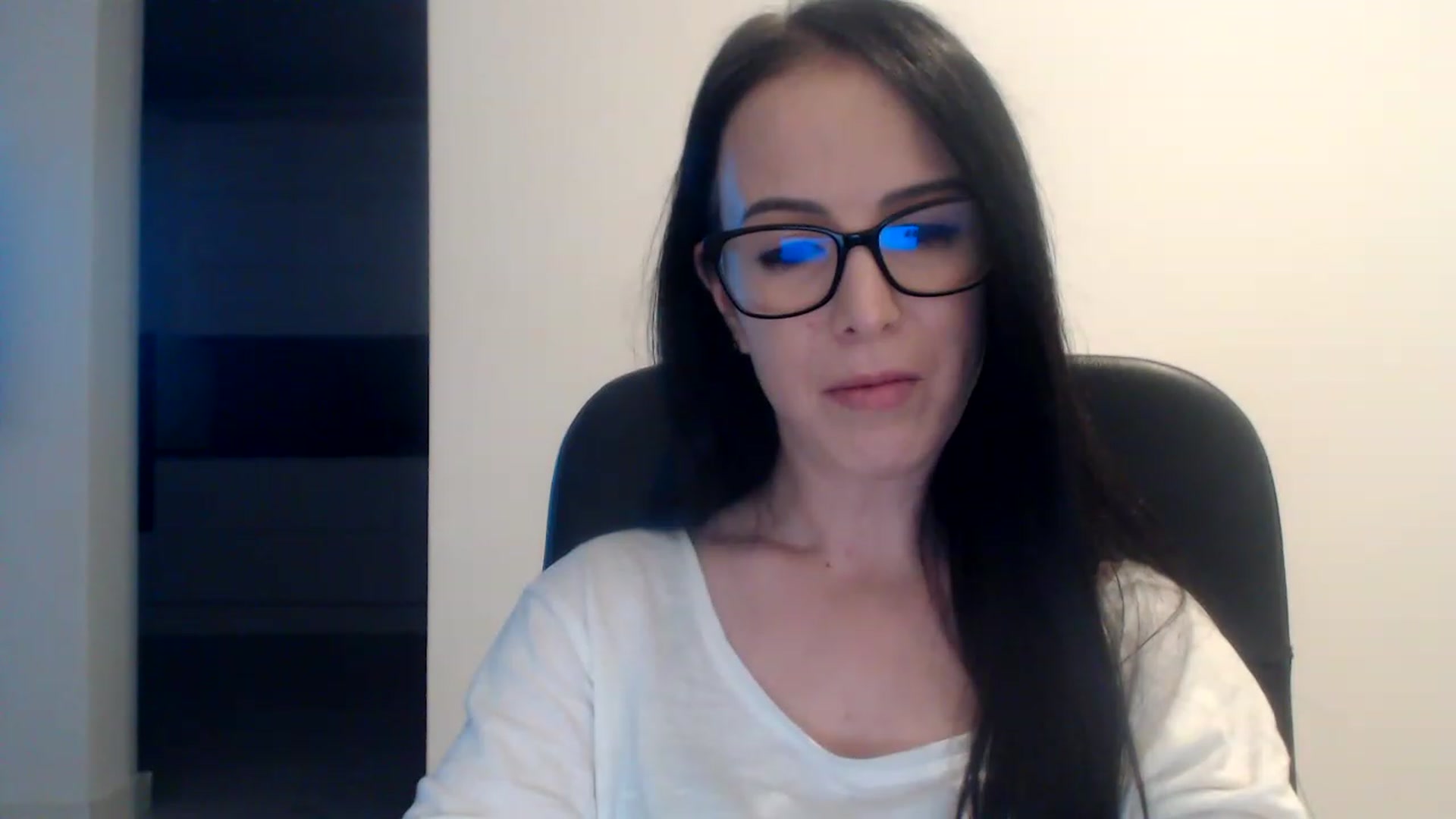 Gallery image thumbnail from Alexys23's myfreecams stream on, 12/05/2022, 03:24 image 16 of 20