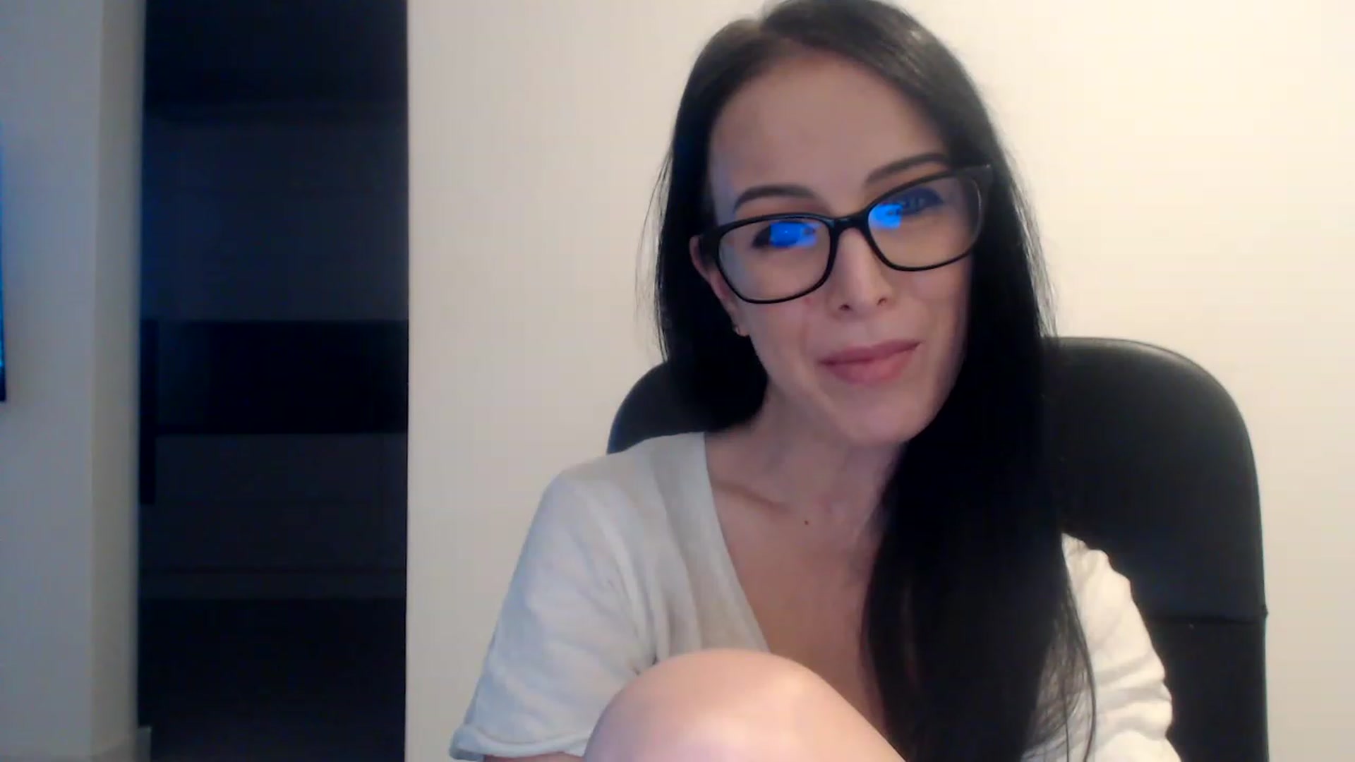 Gallery image thumbnail from Alexys23's myfreecams stream on, 12/05/2022, 03:24 image 13 of 20
