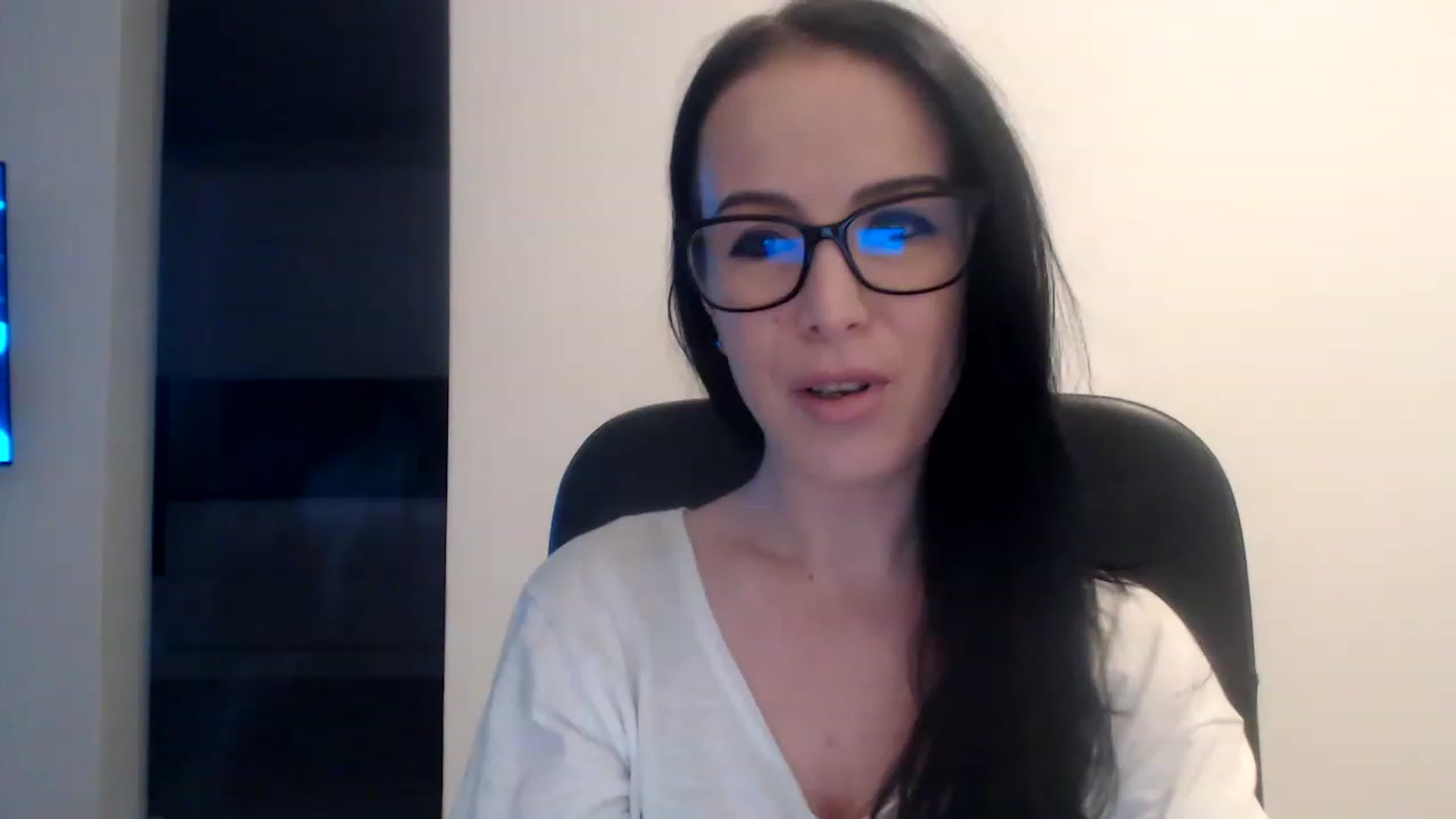 Gallery image thumbnail from Alexys23's myfreecams stream on, 12/05/2022, 03:24 image 1 of 20