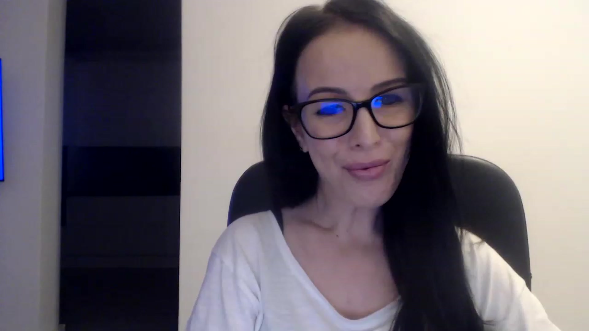 Gallery image thumbnail from Alexys23's myfreecams stream on, 12/05/2022, 03:24 image 2 of 20