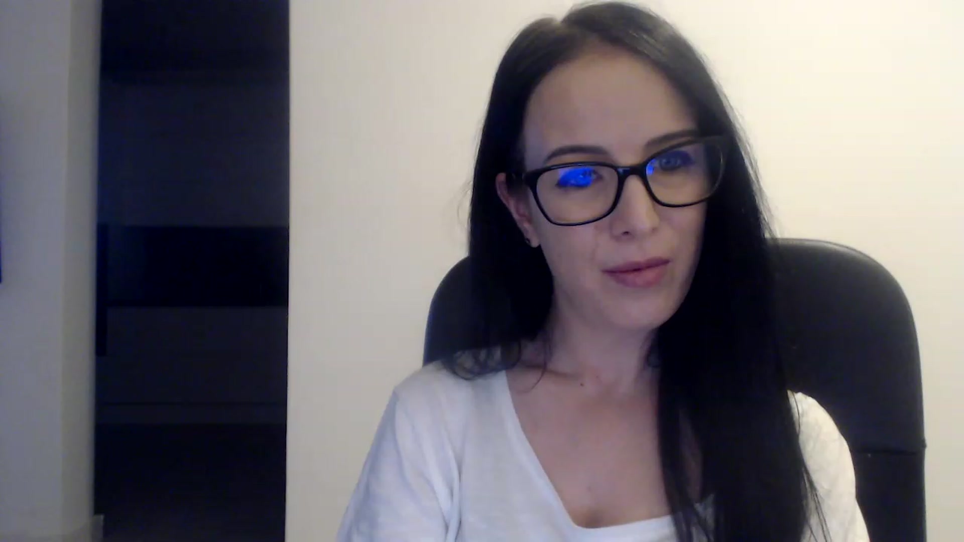 Gallery image thumbnail from Alexys23's myfreecams stream on, 12/05/2022, 03:24 image 12 of 20