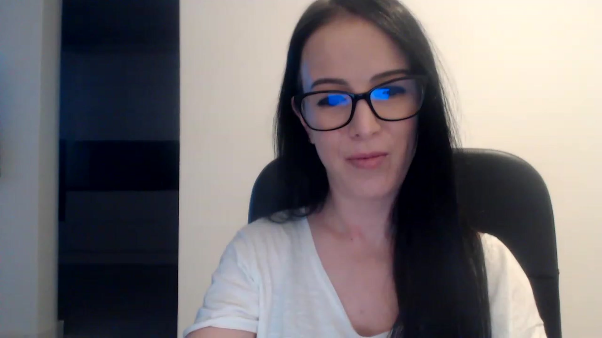 Gallery image thumbnail from Alexys23's myfreecams stream on, 12/05/2022, 03:24 image 10 of 20