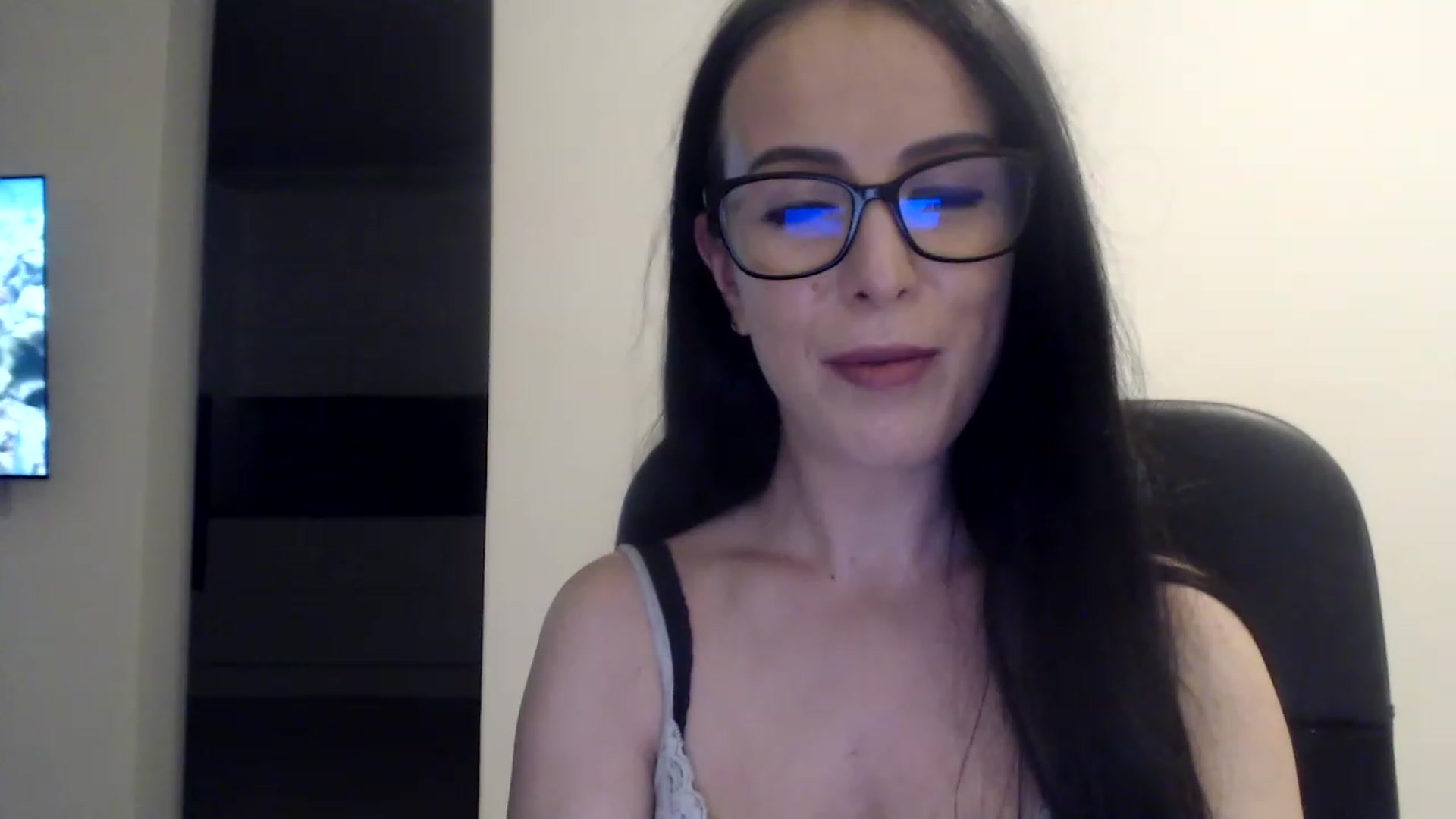 Gallery image thumbnail from Alexys23's myfreecams stream on, 12/10/2022, 03:33 image 13 of 20