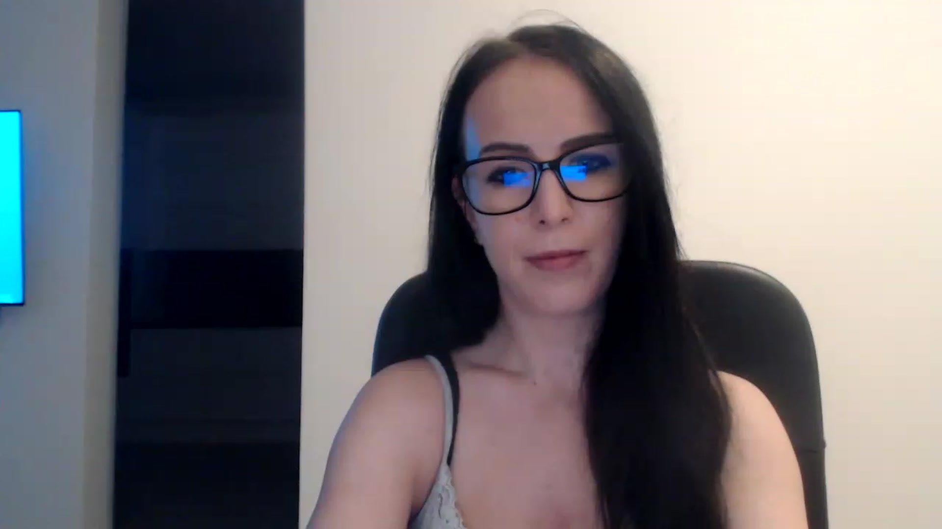 Gallery image thumbnail from Alexys23's myfreecams stream on, 12/10/2022, 03:33 image 6 of 20