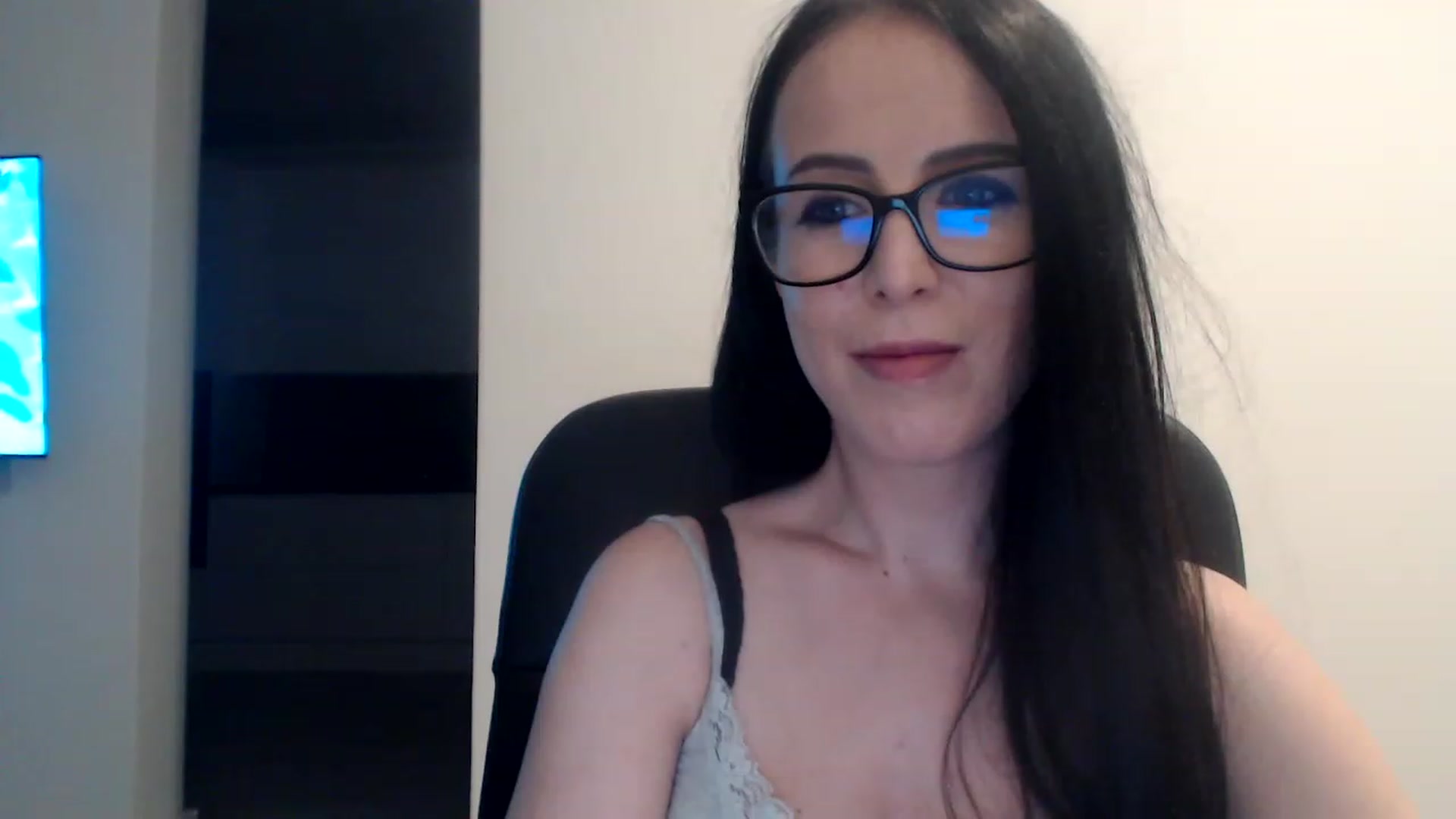 Gallery image thumbnail from Alexys23's myfreecams stream on, 12/10/2022, 03:33 image 20 of 20