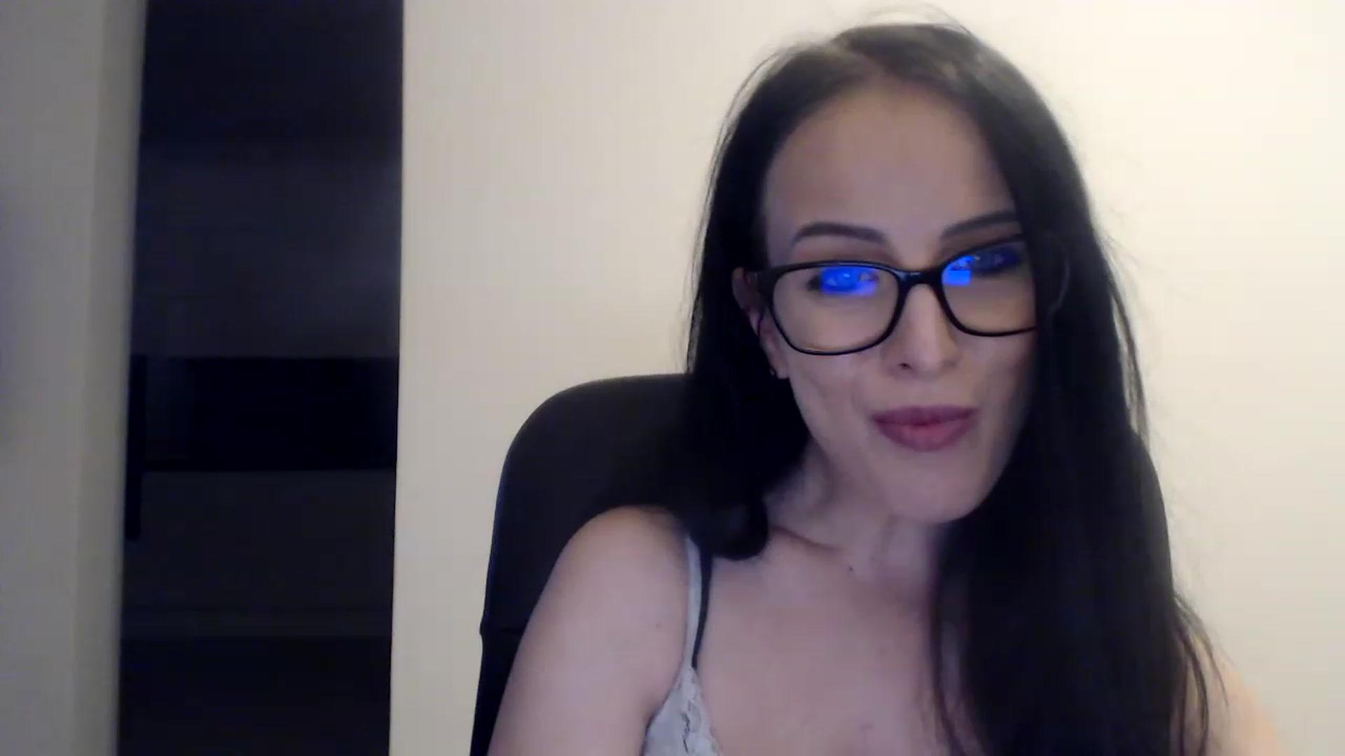 Gallery image thumbnail from Alexys23's myfreecams stream on, 12/10/2022, 03:33 image 7 of 20