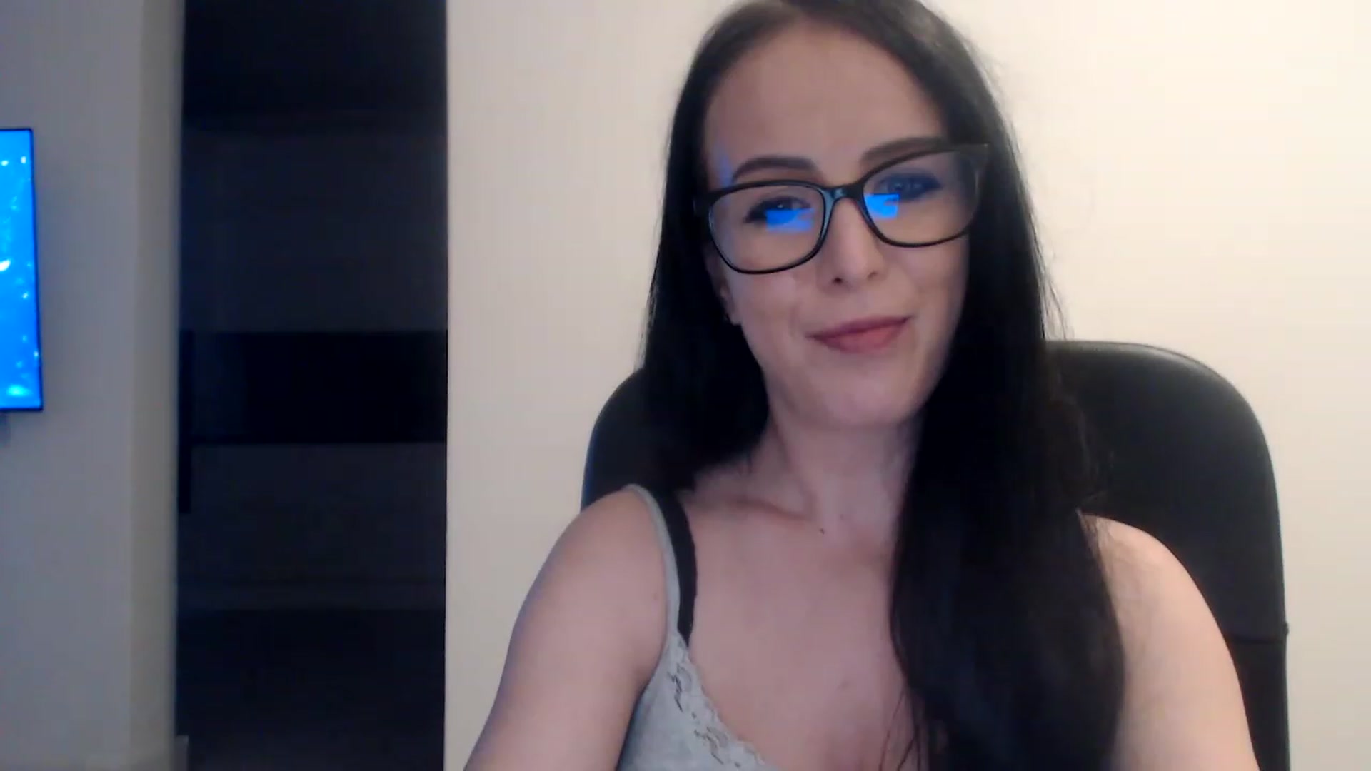Gallery image thumbnail from Alexys23's myfreecams stream on, 12/10/2022, 03:33 image 15 of 20