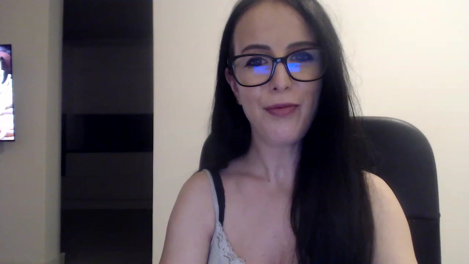 Gallery image thumbnail from Alexys23's myfreecams stream on, 12/10/2022, 03:33 image 16 of 20