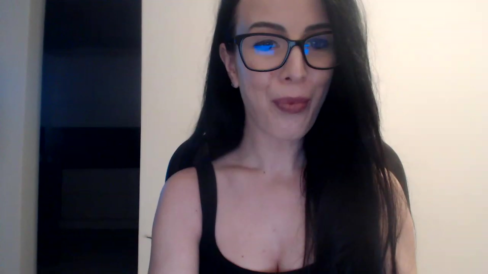 Gallery image thumbnail from Alexys23's myfreecams stream on, 12/11/2022, 02:42 image 2 of 20