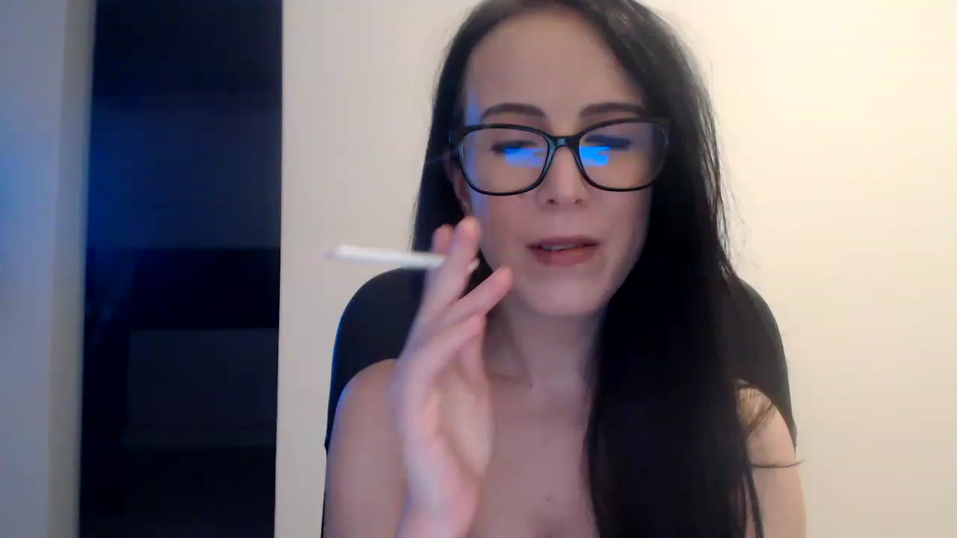 Gallery image thumbnail from Alexys23's myfreecams stream on, 12/11/2022, 02:42 image 13 of 20