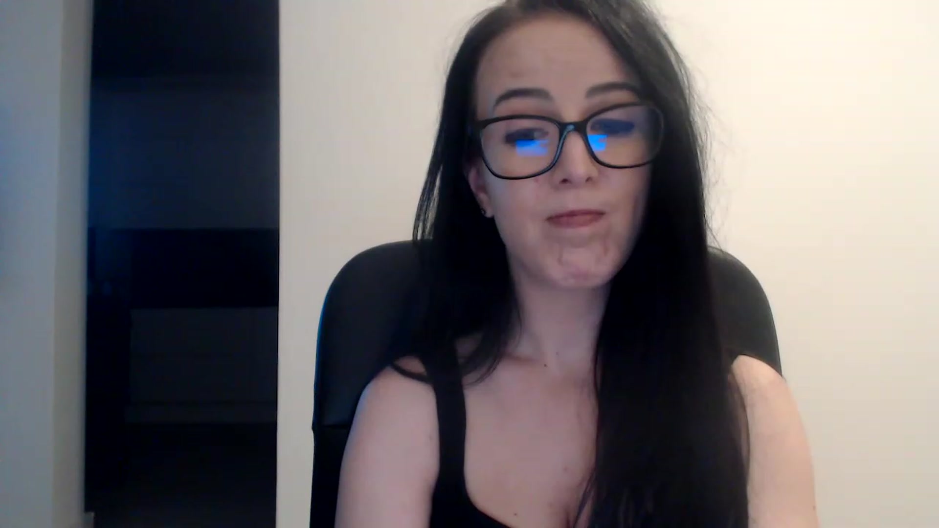 Gallery image thumbnail from Alexys23's myfreecams stream on, 12/11/2022, 04:16 image 15 of 20