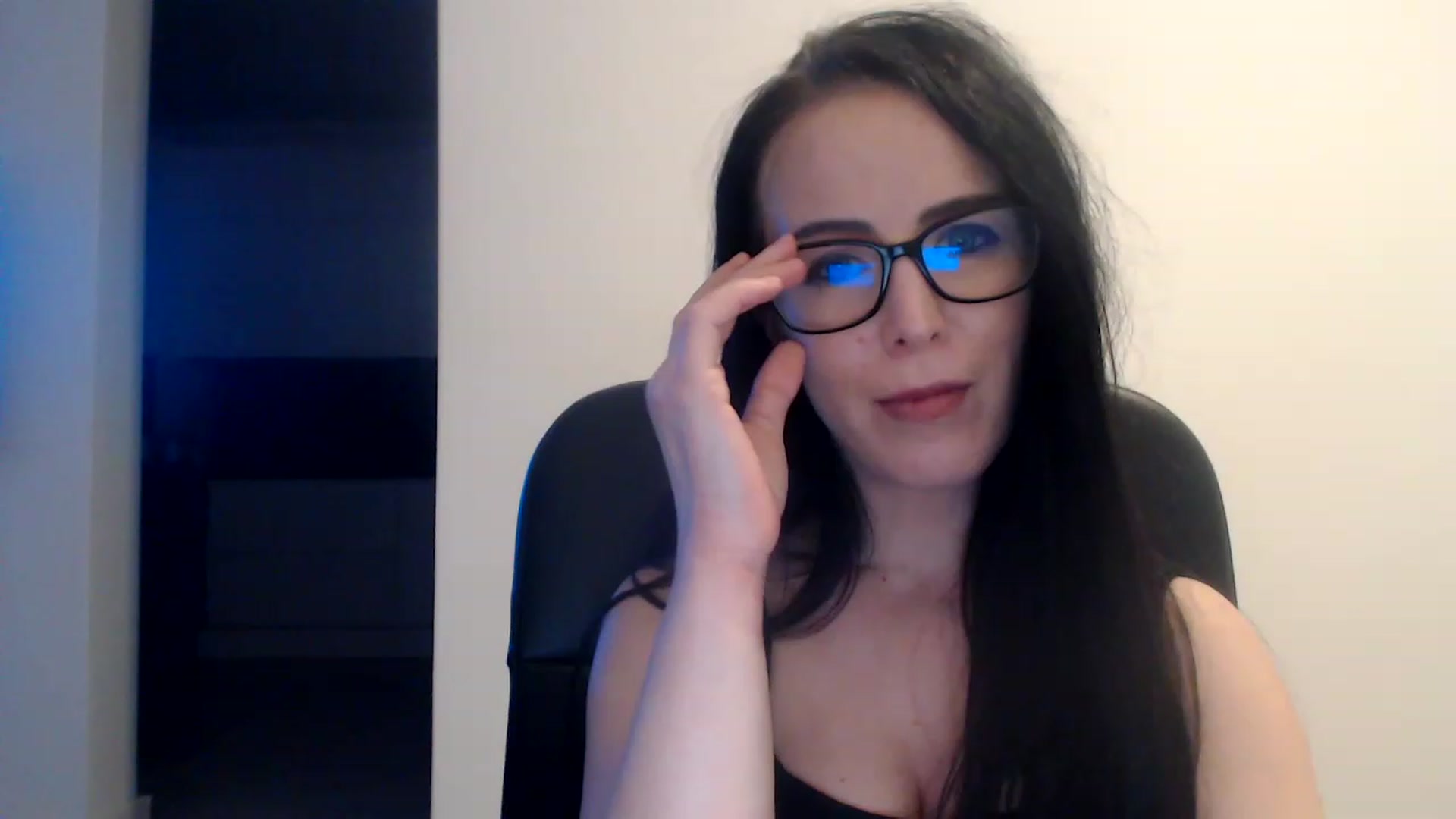 Gallery image thumbnail from Alexys23's myfreecams stream on, 12/11/2022, 04:16 image 17 of 20