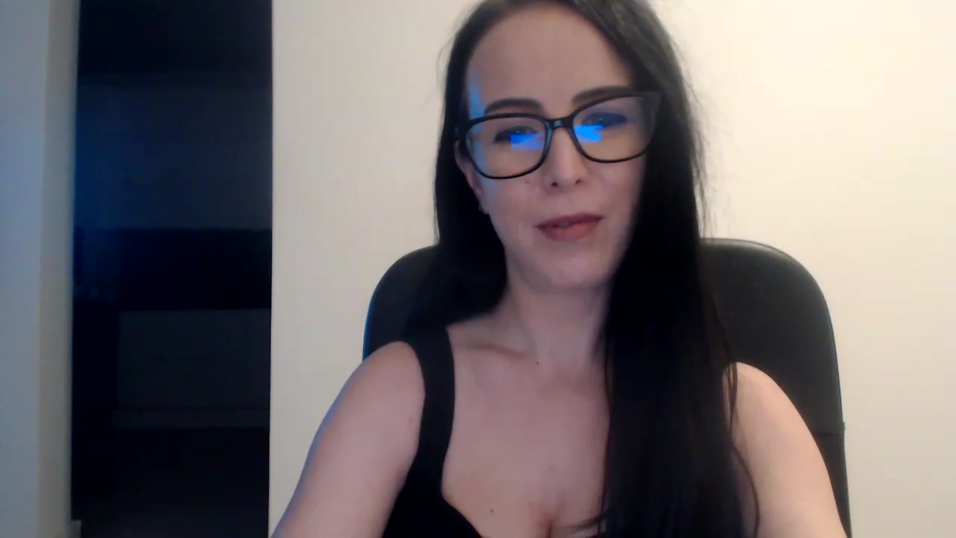 Gallery image thumbnail from Alexys23's myfreecams stream on, 12/11/2022, 04:16 image 8 of 20