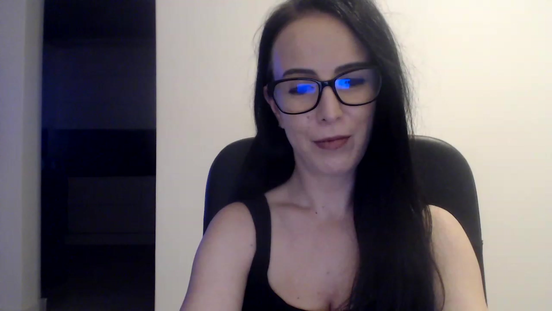 Gallery image thumbnail from Alexys23's myfreecams stream on, 12/11/2022, 04:16 image 7 of 20