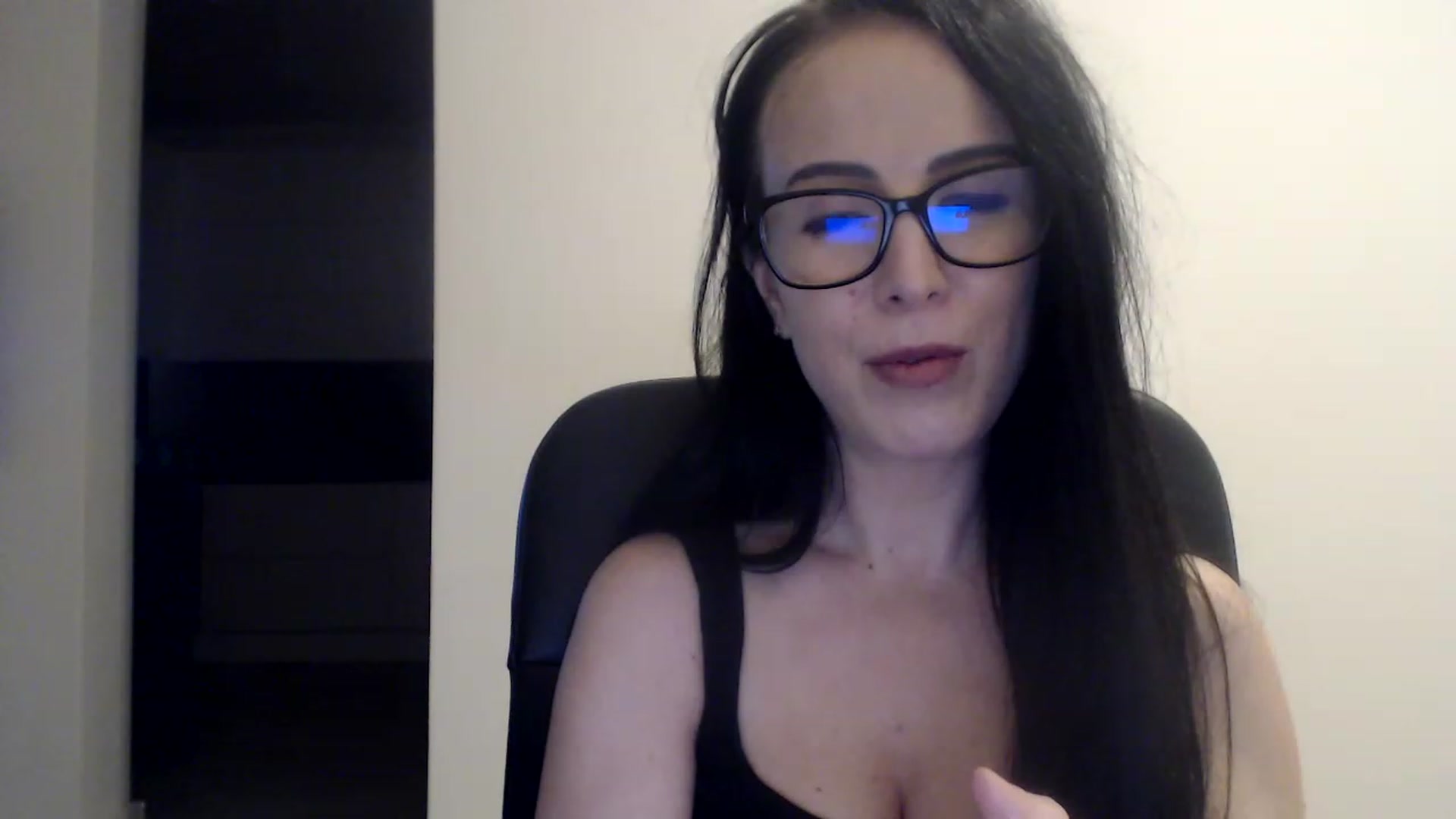 Gallery image thumbnail from Alexys23's myfreecams stream on, 12/11/2022, 04:16 image 14 of 20