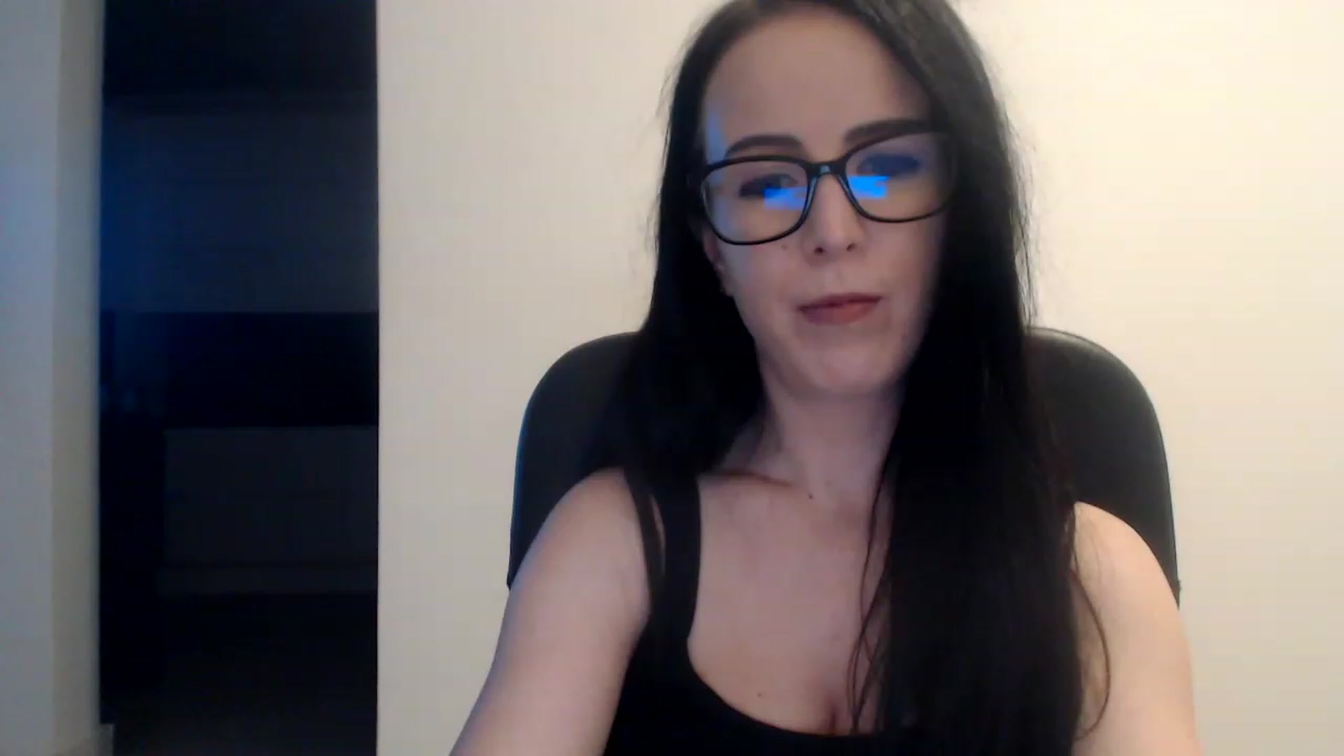 Gallery image thumbnail from Alexys23's myfreecams stream on, 12/11/2022, 04:16 image 6 of 20
