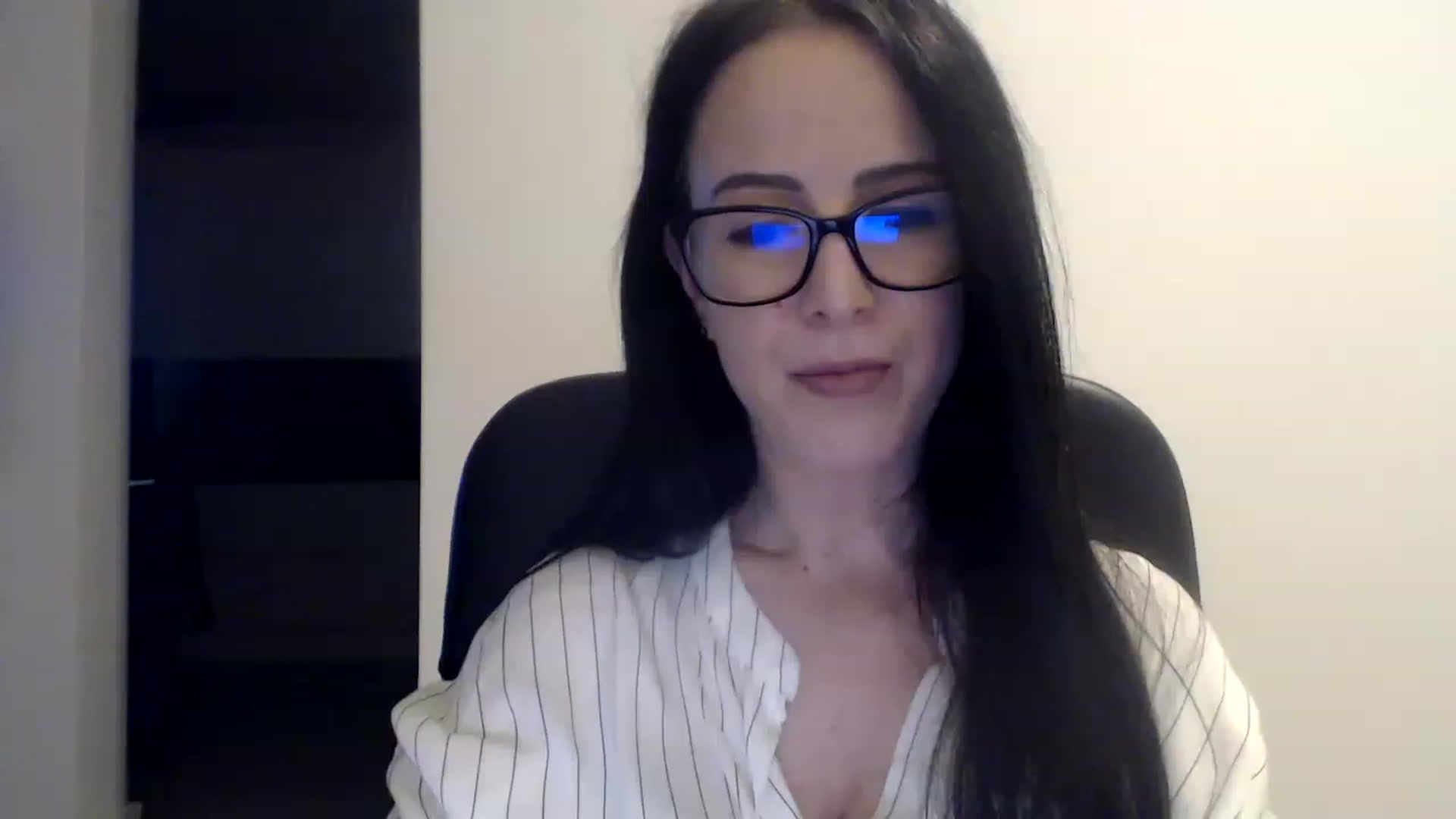 Gallery image thumbnail from Alexys23's myfreecams stream on, 12/12/2022, 03:37 image 8 of 20