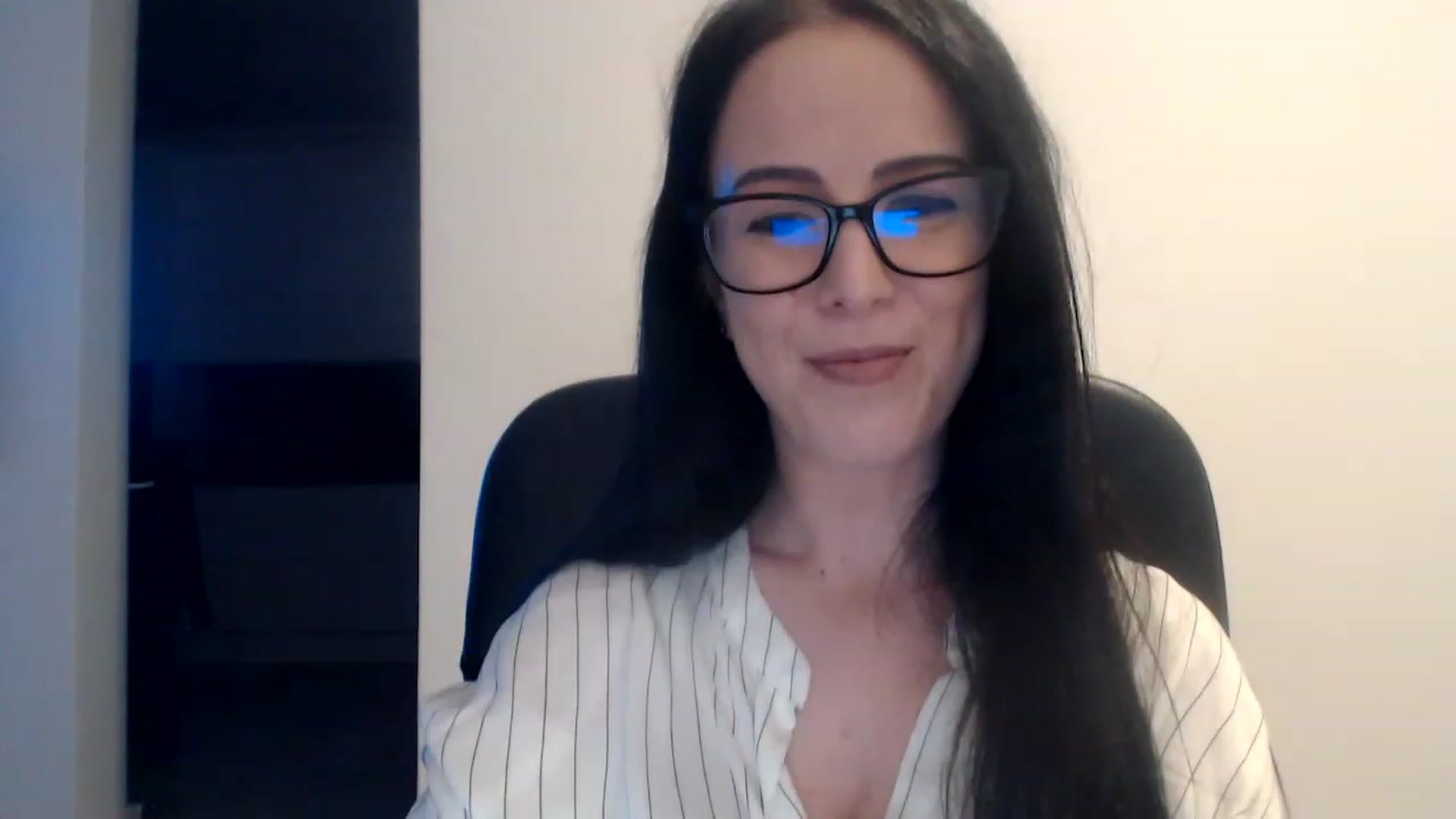 Gallery image thumbnail from Alexys23's myfreecams stream on, 12/12/2022, 03:37 image 7 of 20