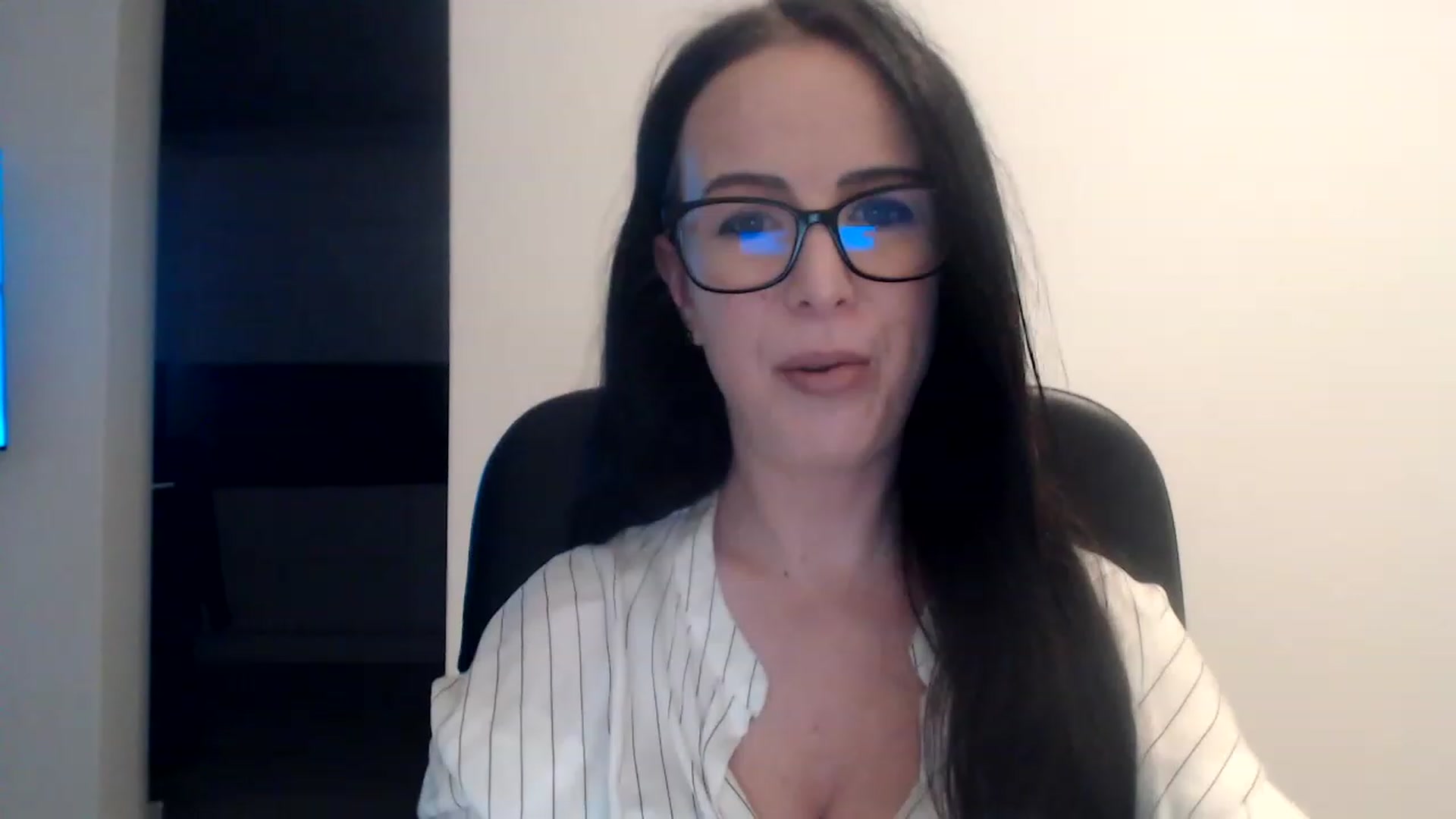 Gallery image thumbnail from Alexys23's myfreecams stream on, 12/12/2022, 03:37 image 2 of 20