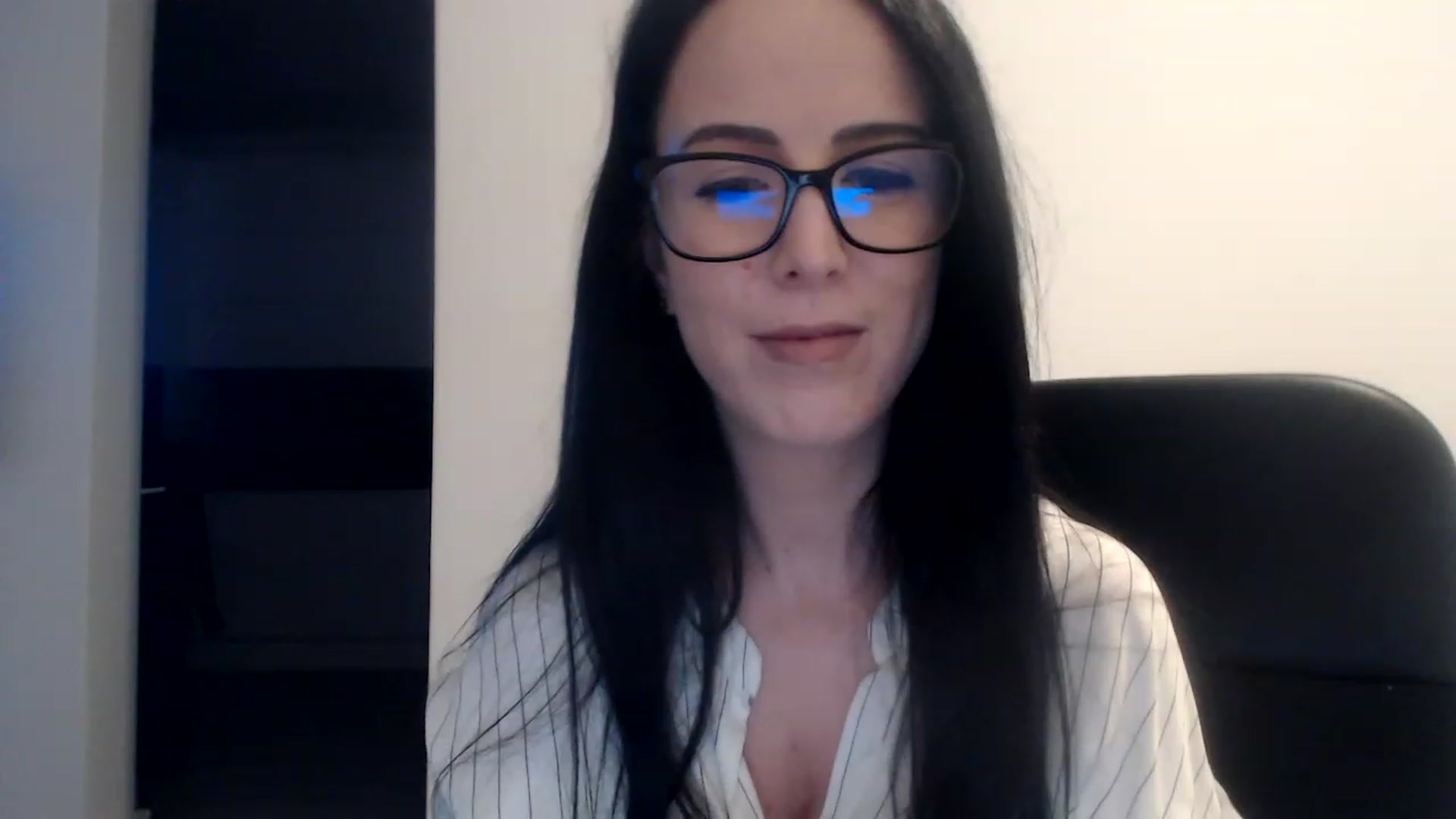 Gallery image thumbnail from Alexys23's myfreecams stream on, 12/12/2022, 03:37 image 6 of 20